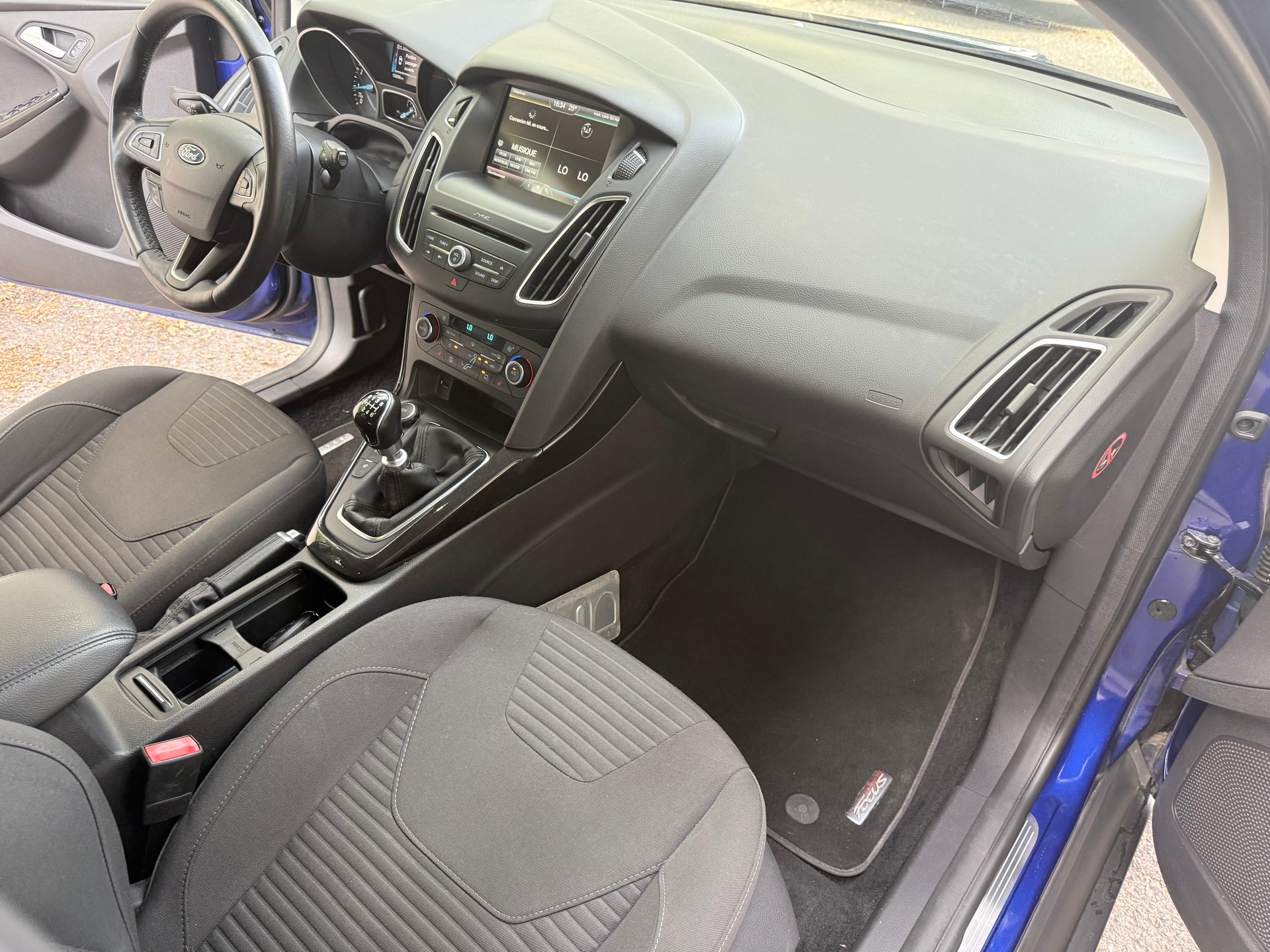 FORD Focus 1.0 SCTi Titanium X-image-14