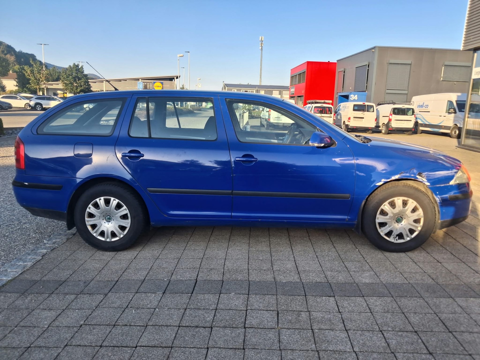 SKODA Octavia 1.6 Elegance-image-3
