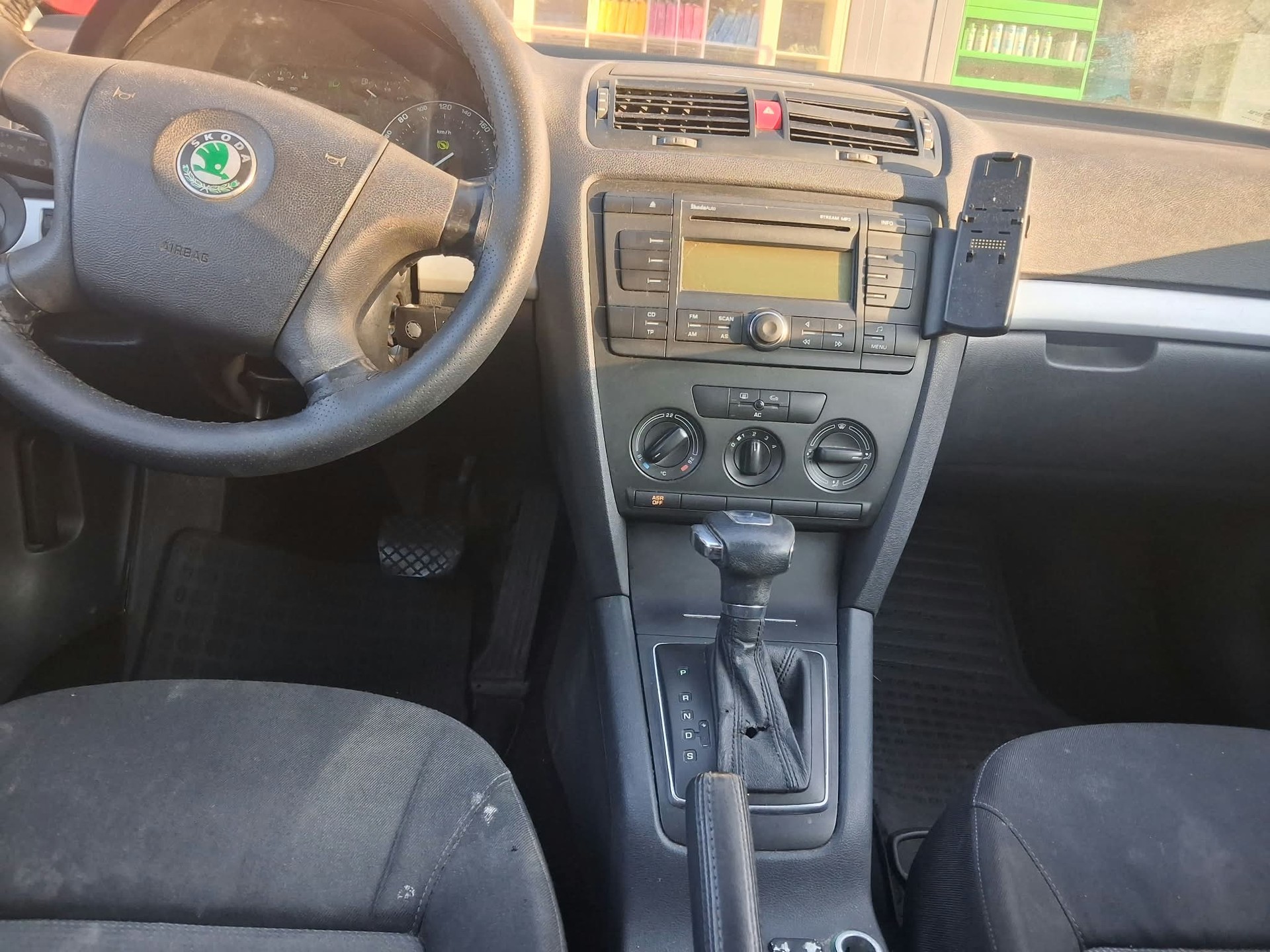SKODA Octavia 1.6 Elegance-image-6