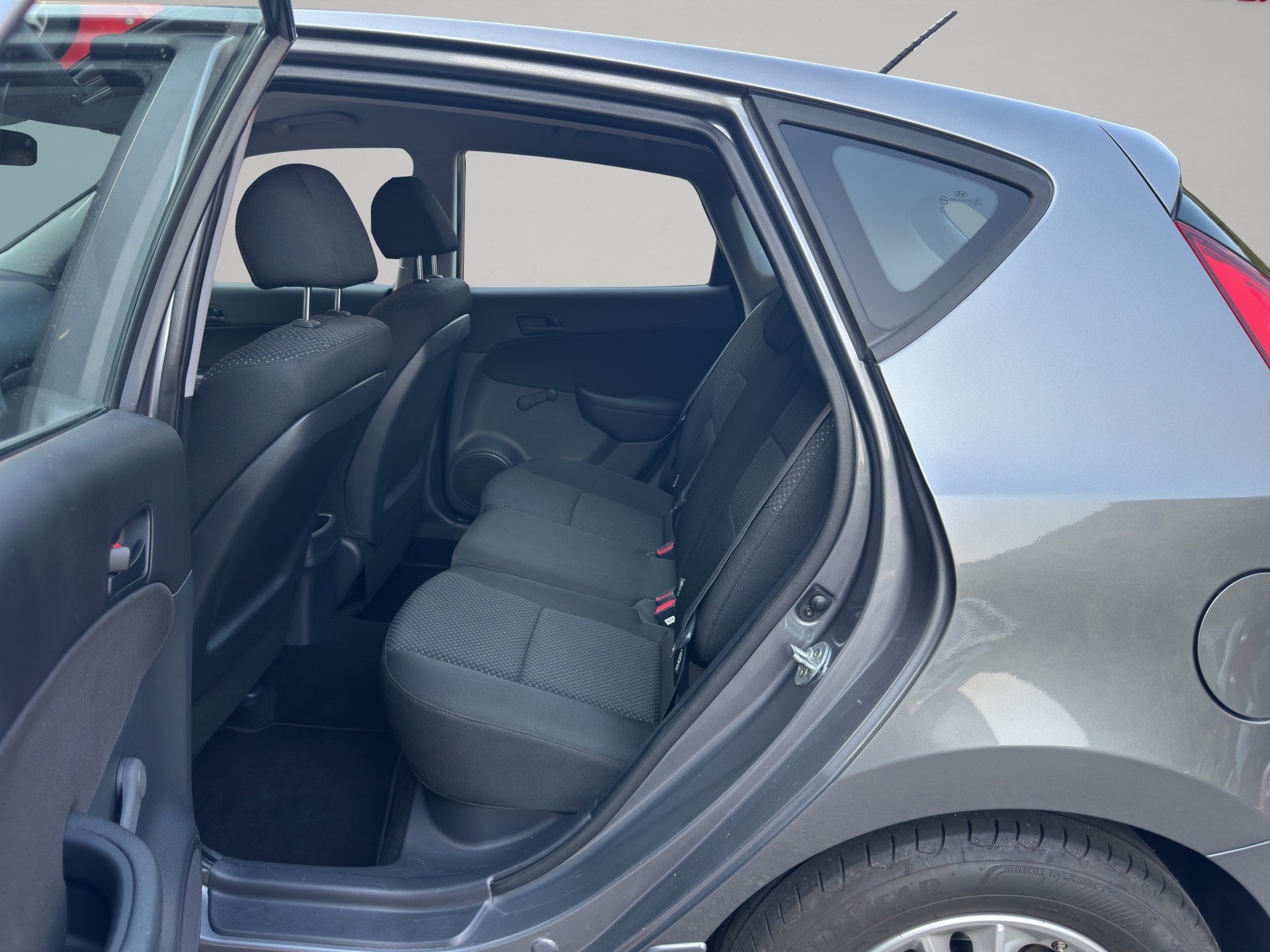 HYUNDAI i30 1.4 Comfort-image-11