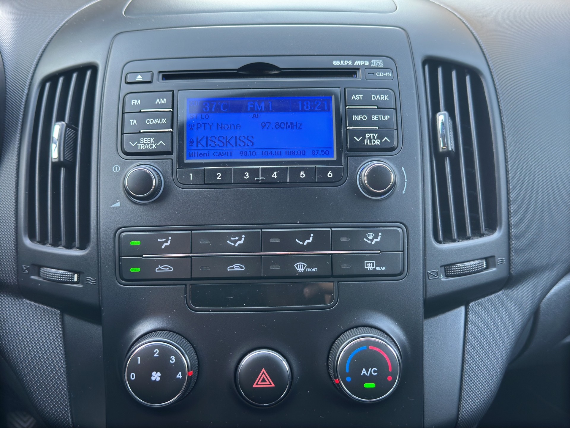 HYUNDAI i30 1.4 Comfort-image-10