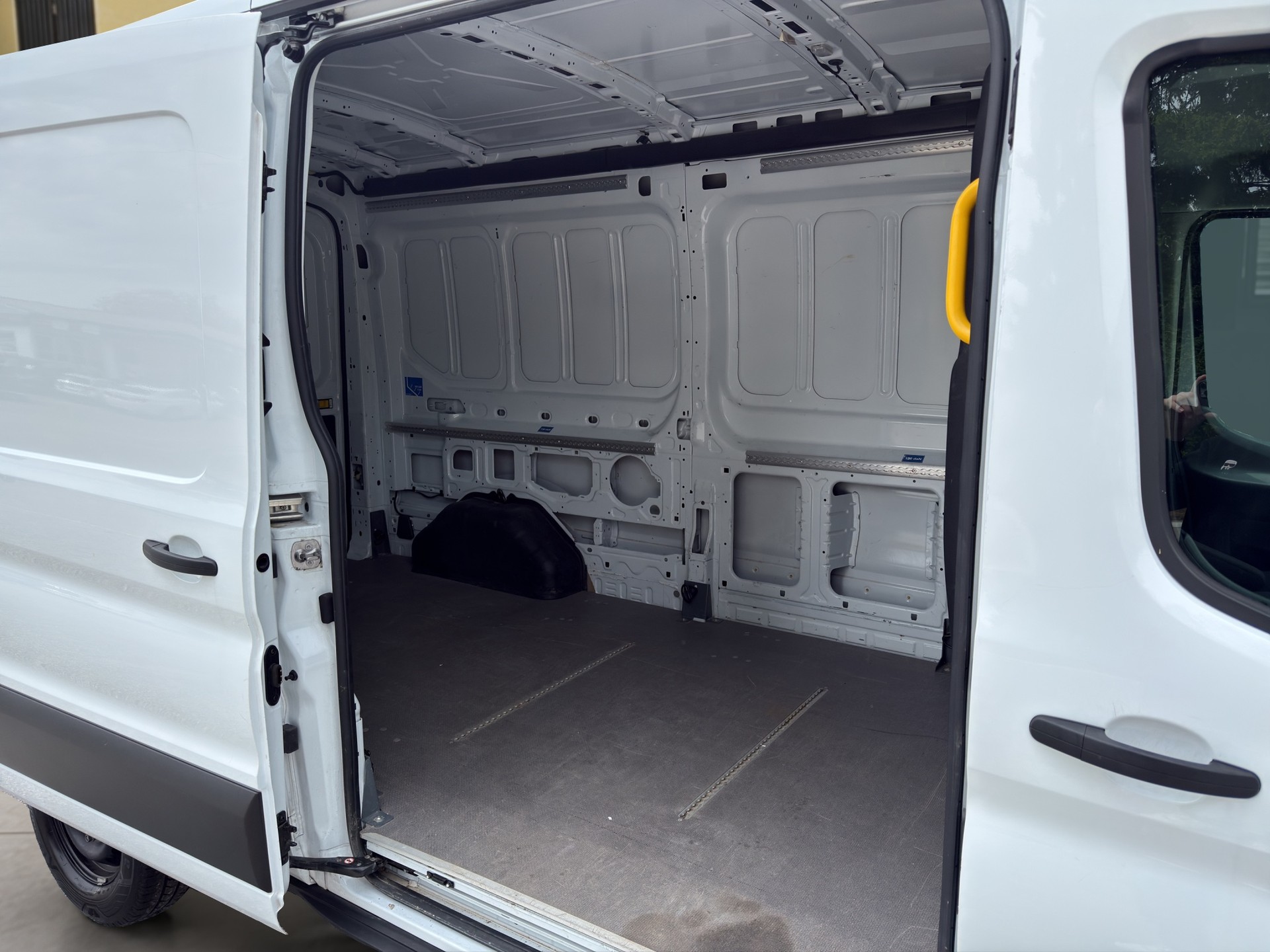 FORD Transit Van 350 L3 Trend 2.0 TDCi 130 FWD A-image-12