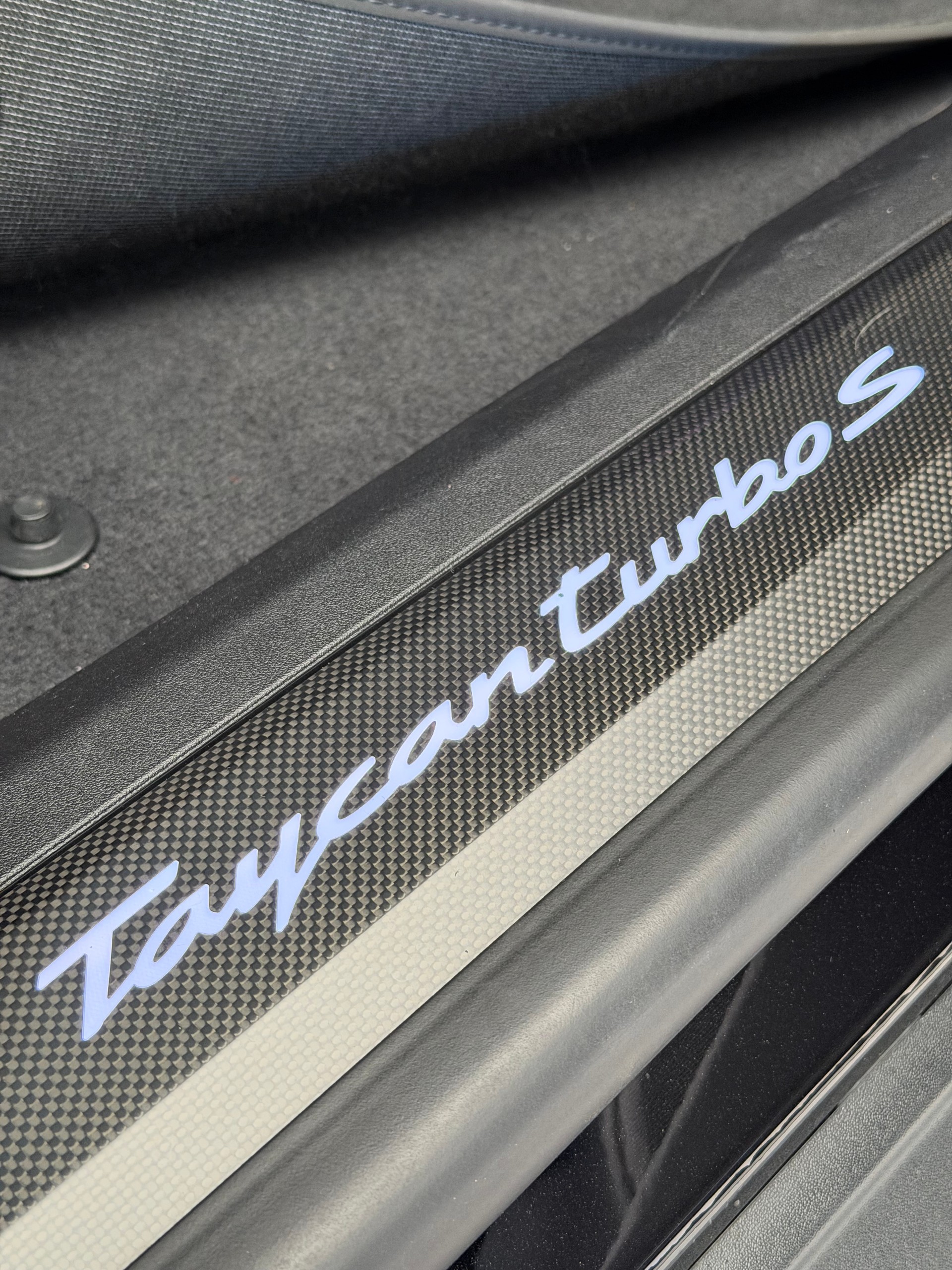 PORSCHE Taycan Turbo S-image-18