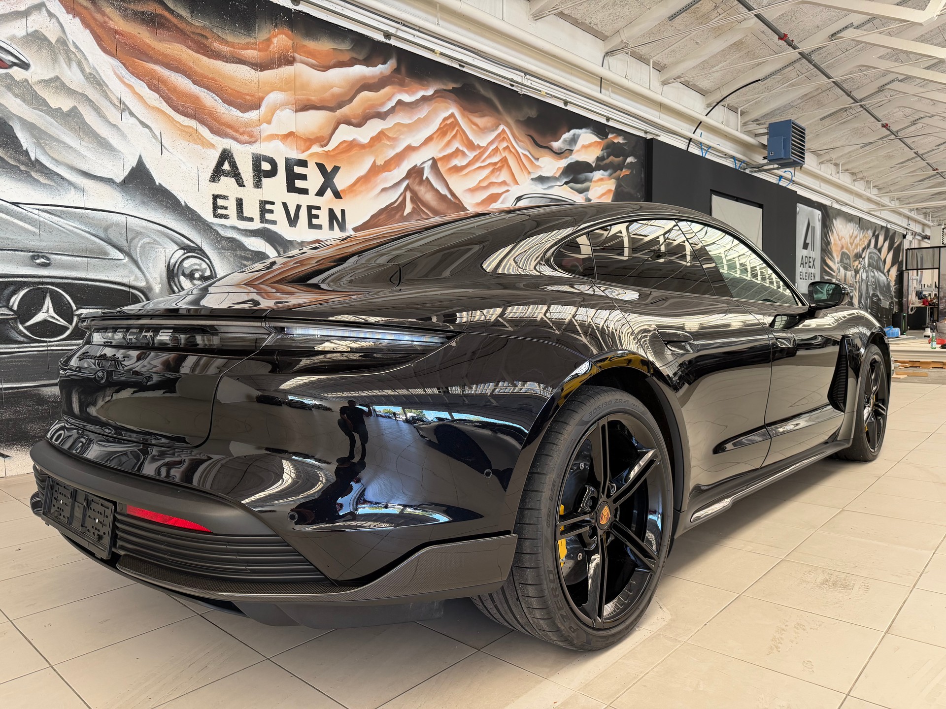 PORSCHE Taycan Turbo S-image-4