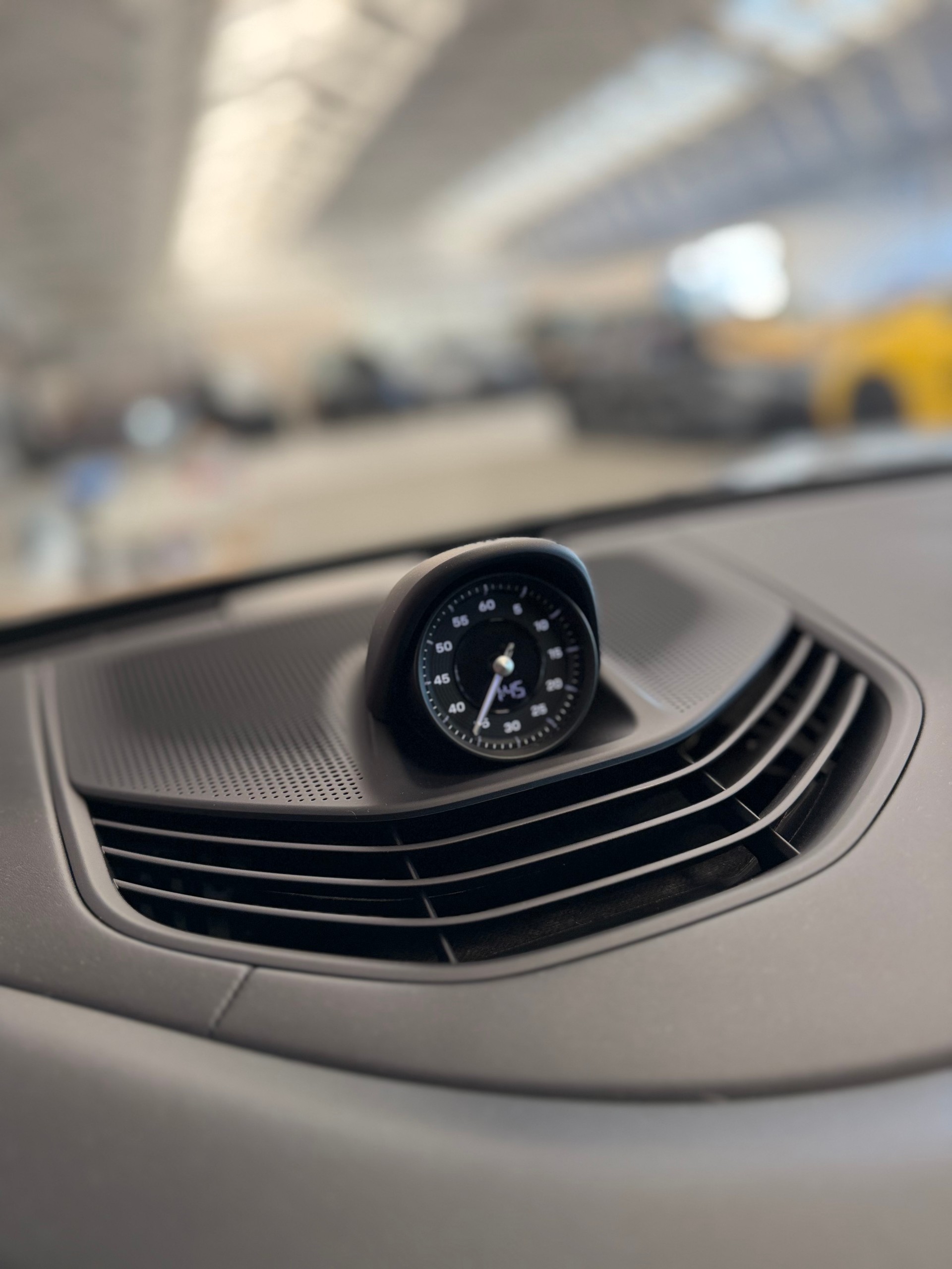 PORSCHE Taycan Turbo S-image-22