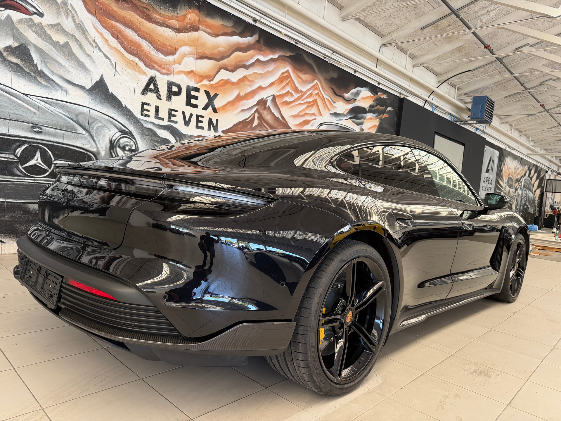 PORSCHE Taycan Turbo S-image-3
