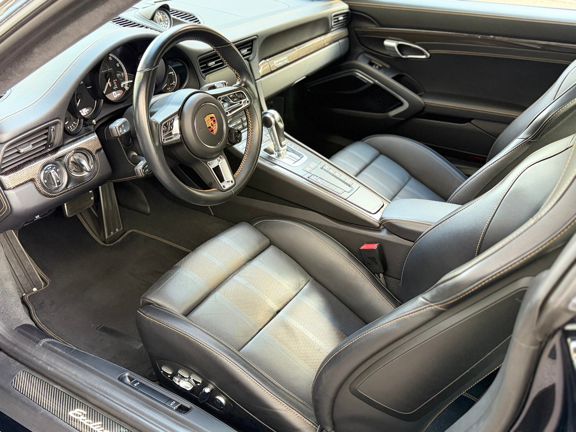 PORSCHE 911 Turbo S Exclusive PDK-image-4
