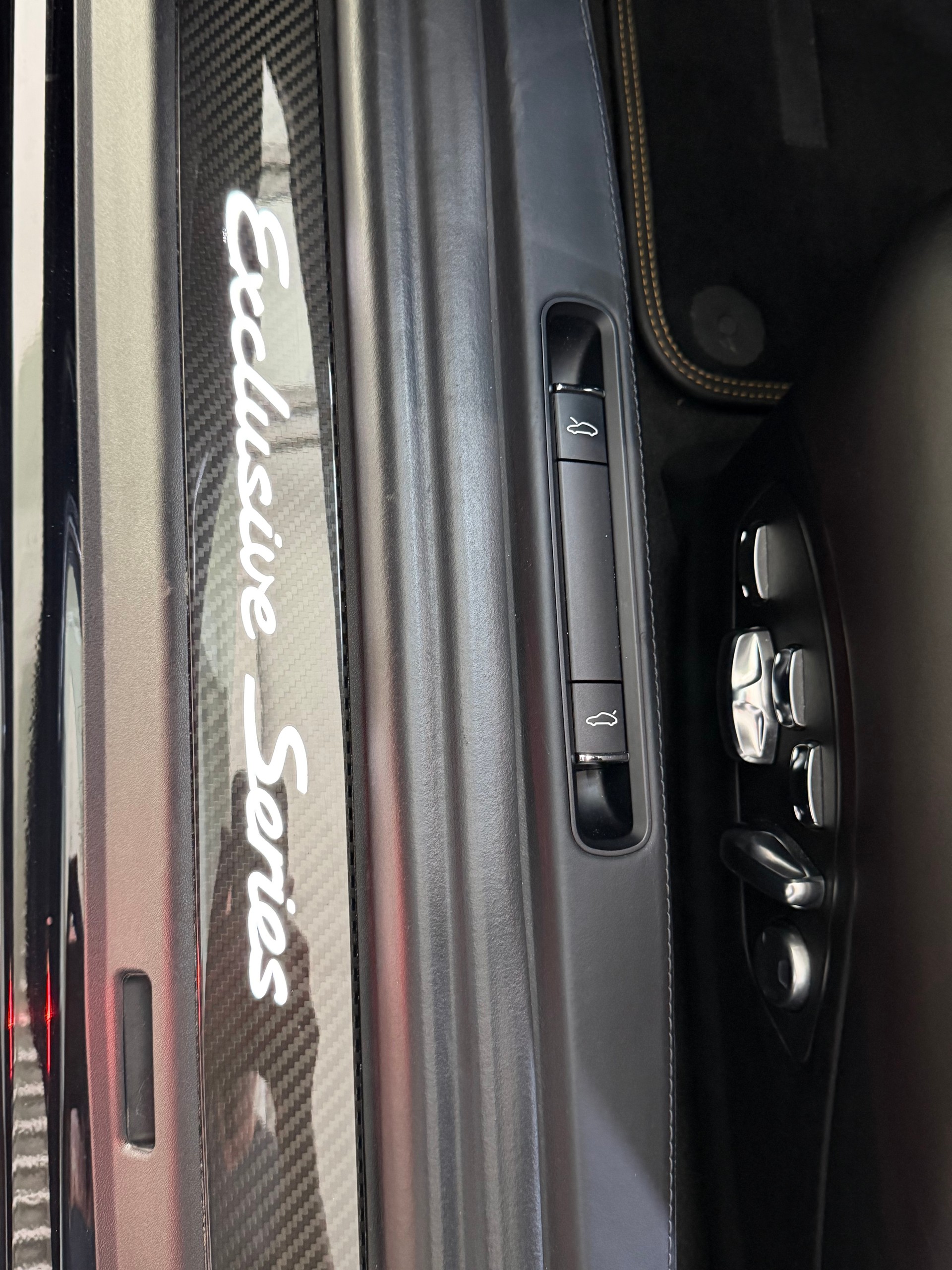 PORSCHE 911 Turbo S Exclusive PDK-image-11