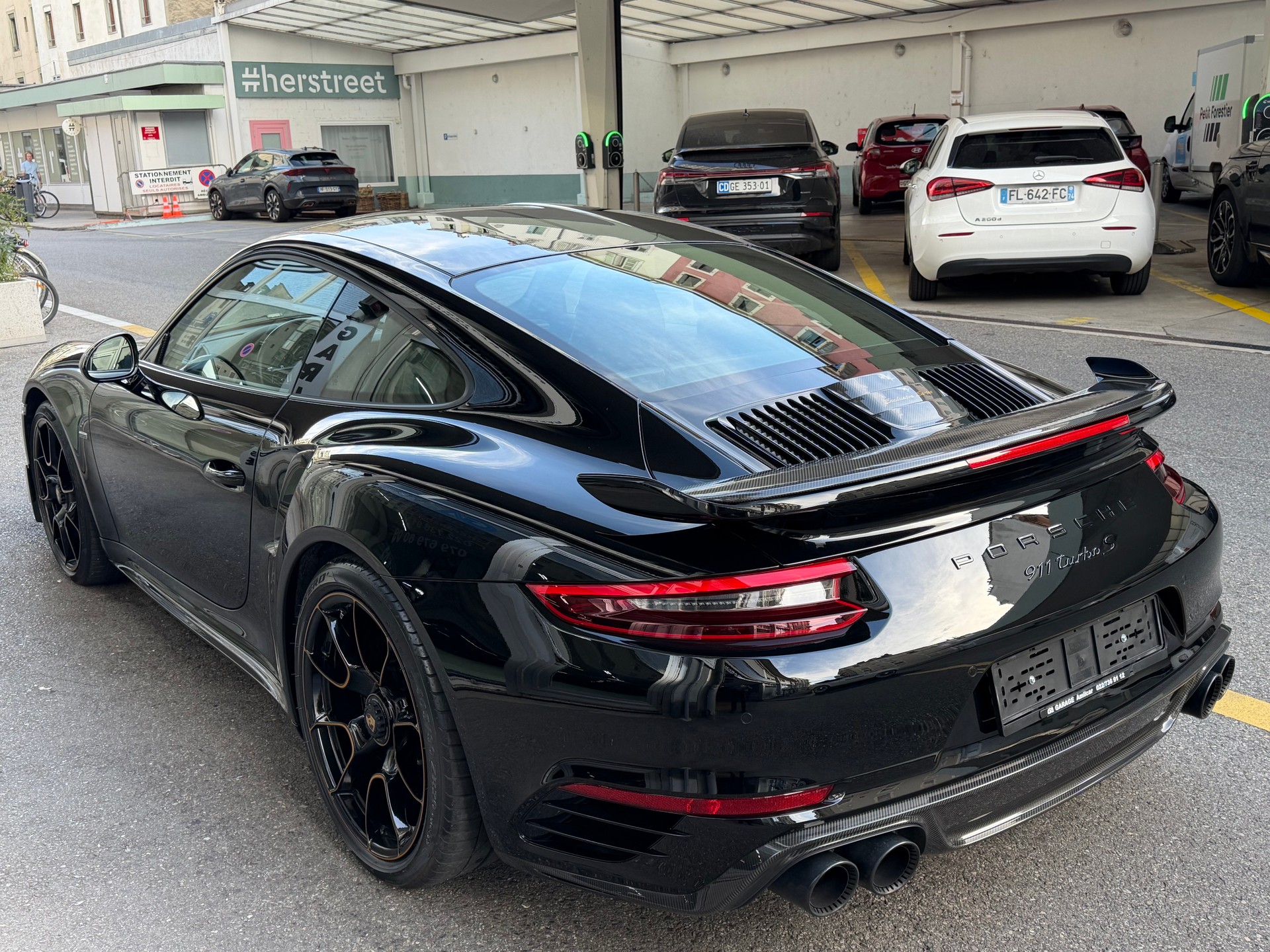 PORSCHE 911 Turbo S Exclusive PDK-image-3