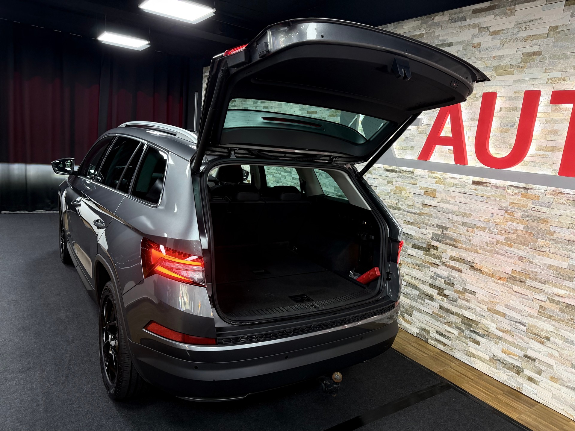 SKODA Kodiaq 2.0 TDI CR Style 4x4 DSG-image-25
