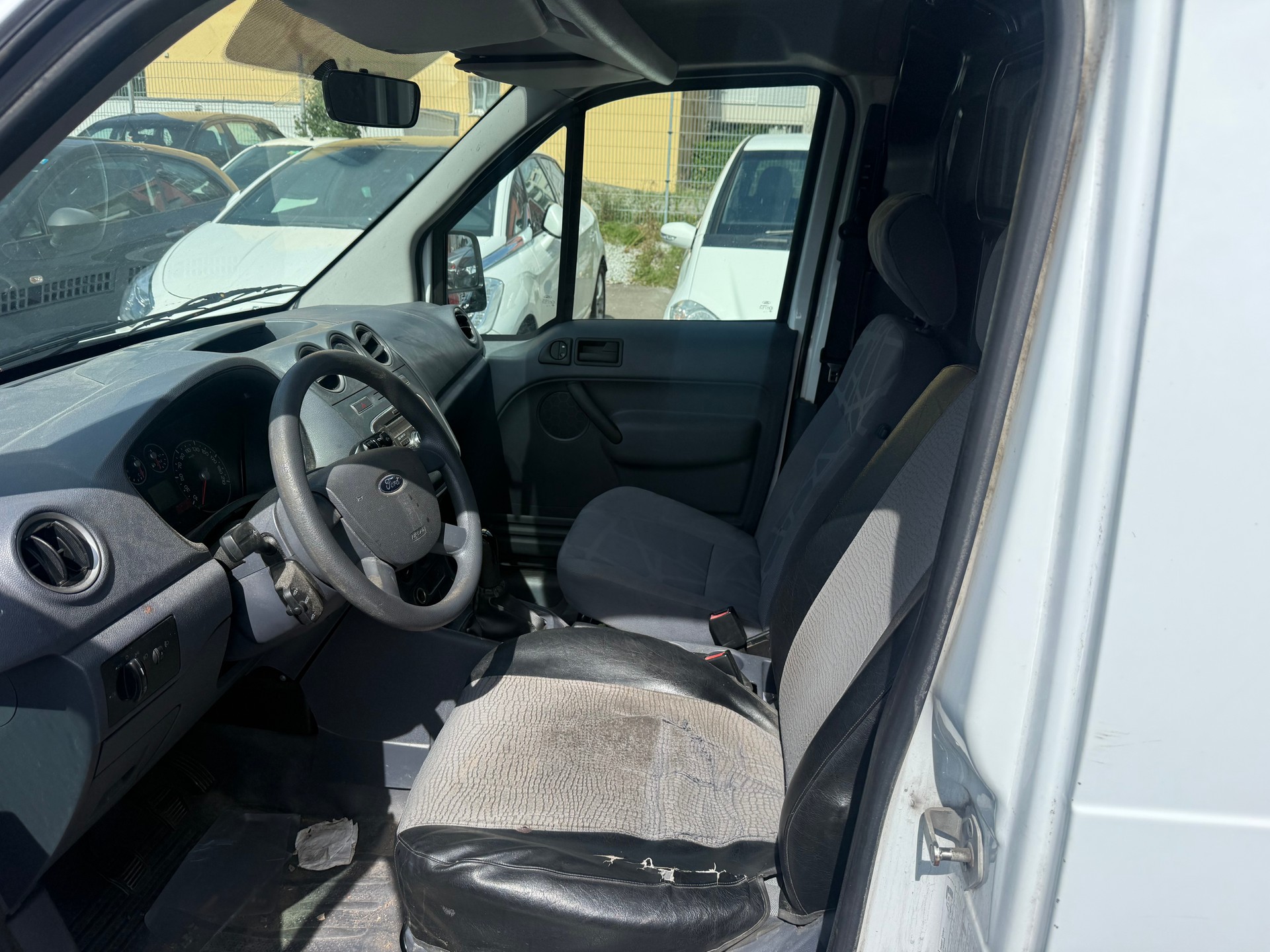 FORD Transit Connect Van T200 1.8 TDCi S Level 3 Prof.-image-4