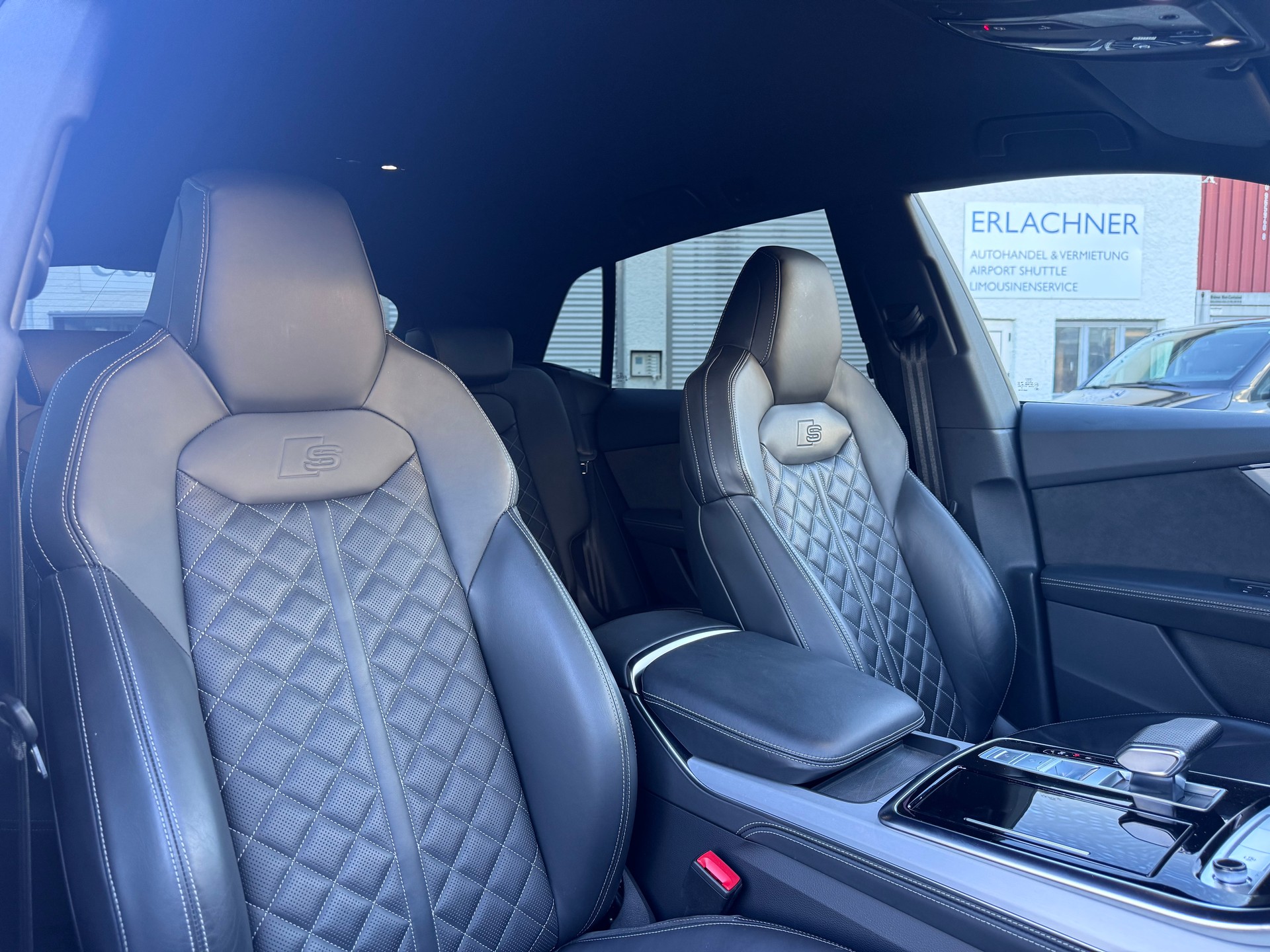 AUDI SQ8 TFSI quattro tiptronic-image-17