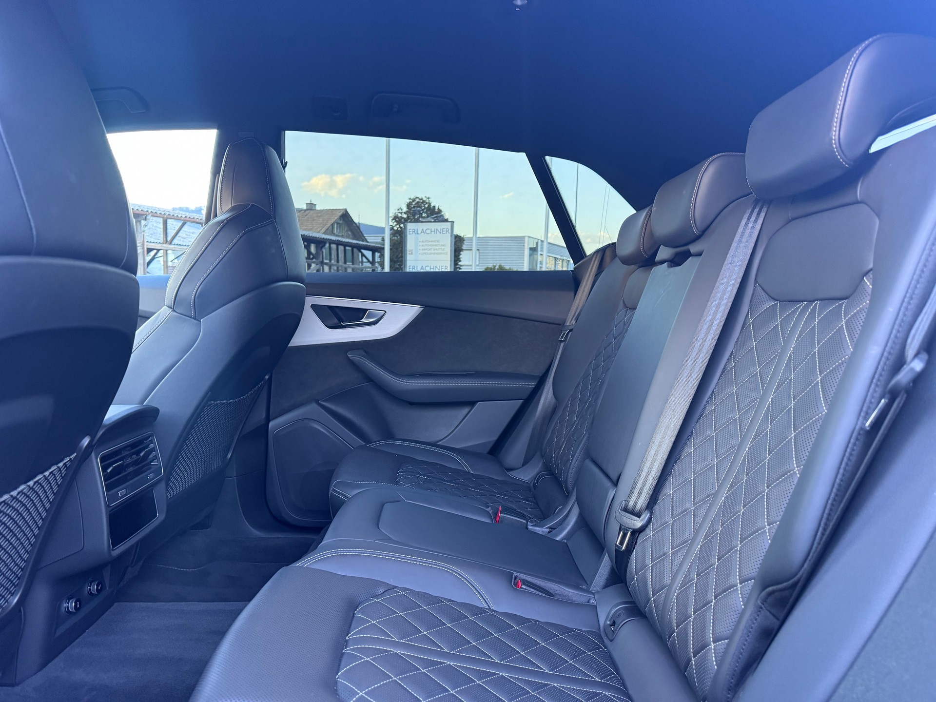 AUDI SQ8 TFSI quattro tiptronic-image-8