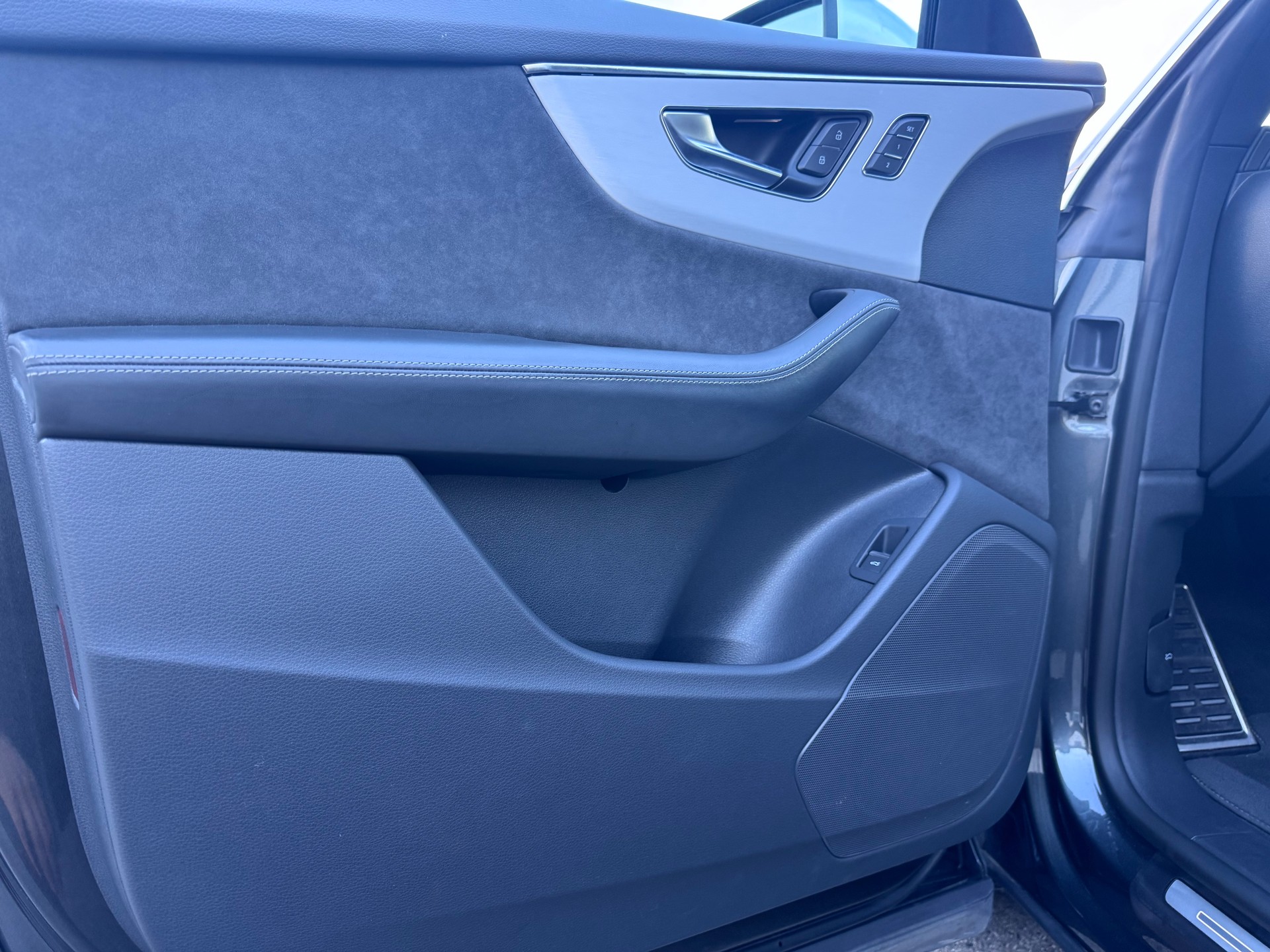 AUDI SQ8 TFSI quattro tiptronic-image-16