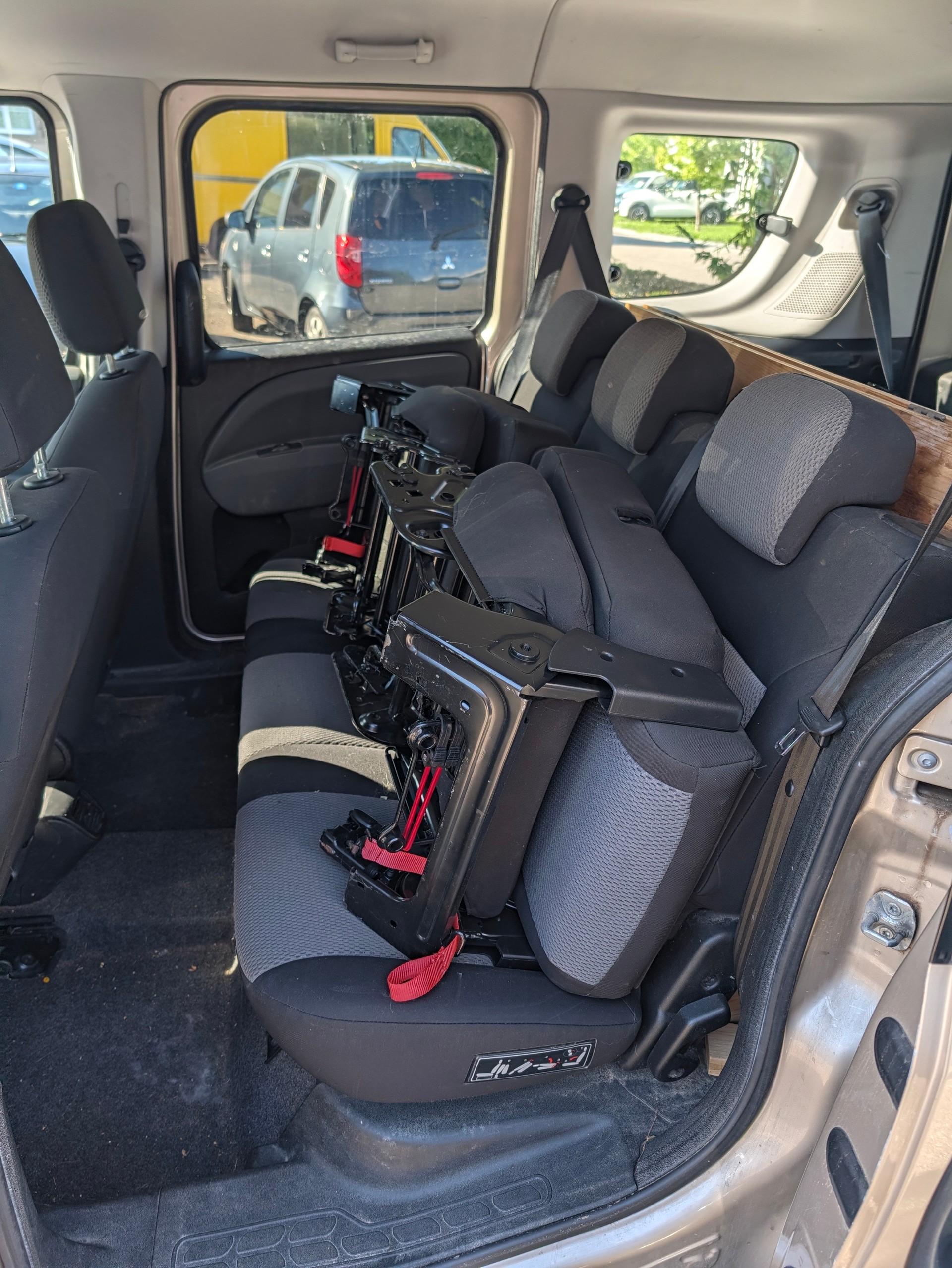 FIAT Doblò 1.6 JTD Emotion-image-9