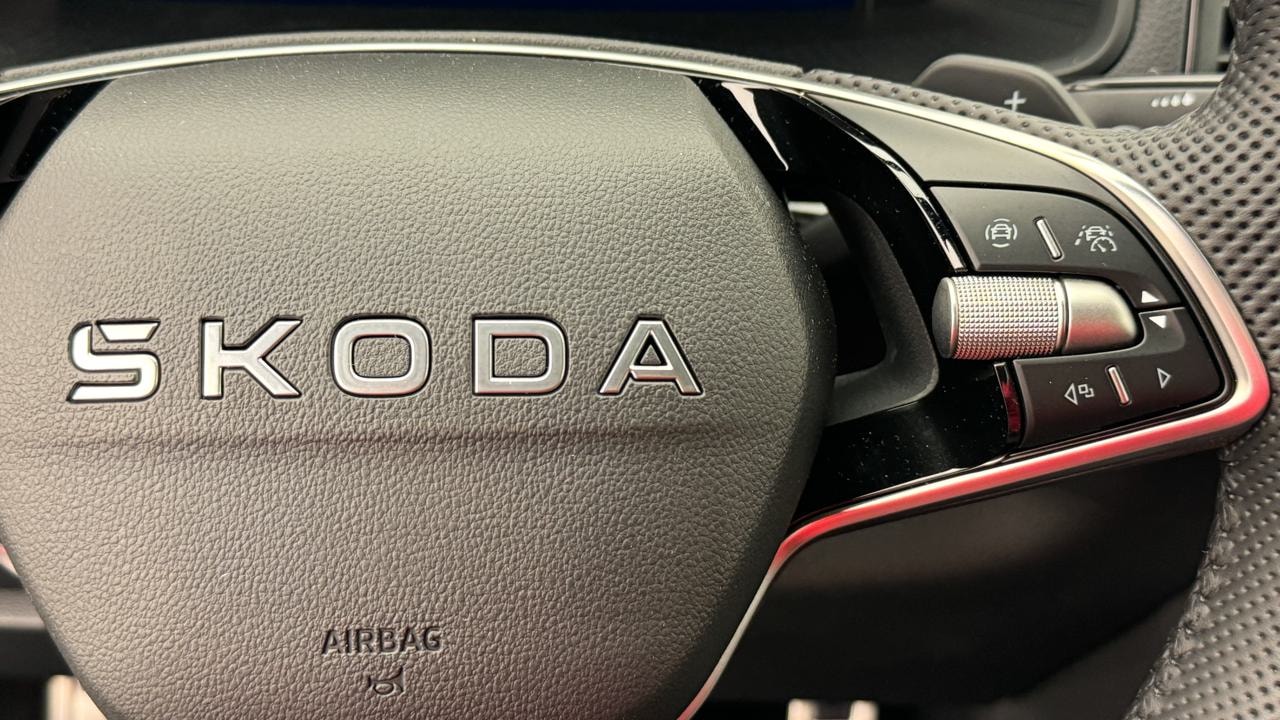 SKODA Karoq 2.0 TSI SportLine 4x4 DSG-image-9