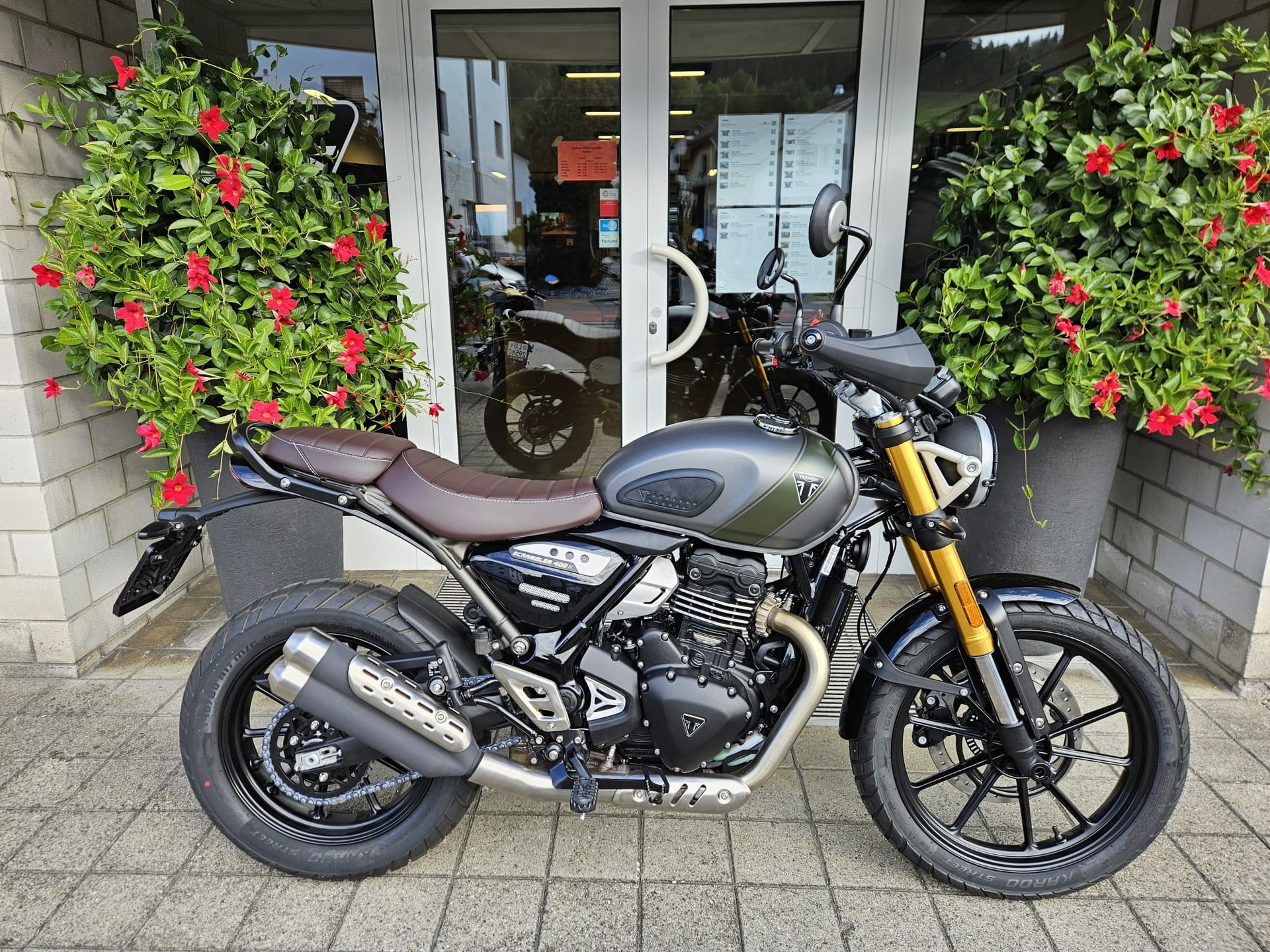 TRIUMPH Scrambler 400 X-showroom-element-1
