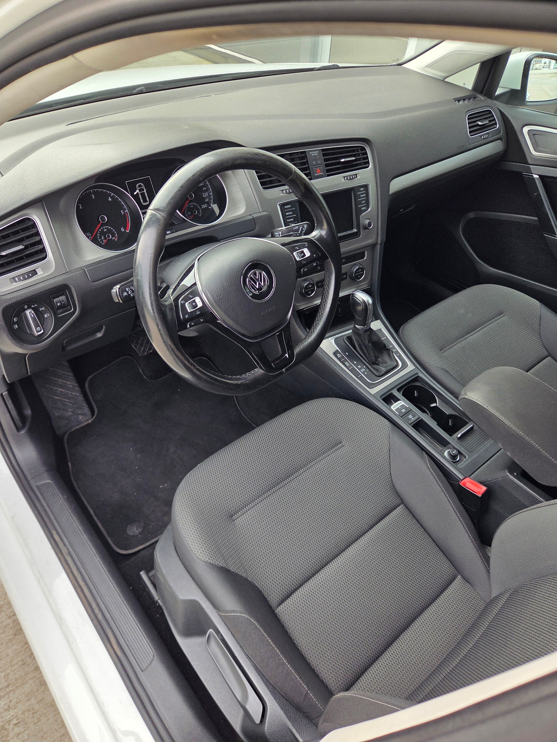 VW Golf Variant 1.6 TDI Comfortline DSG-image-4