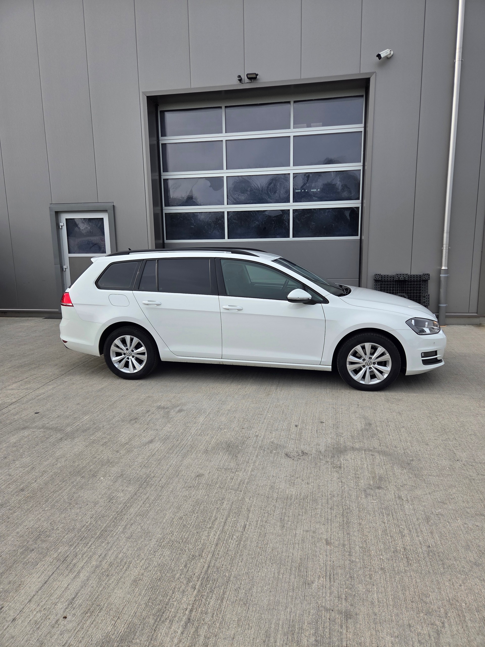 VW Golf Variant 1.6 TDI Comfortline DSG-image-1