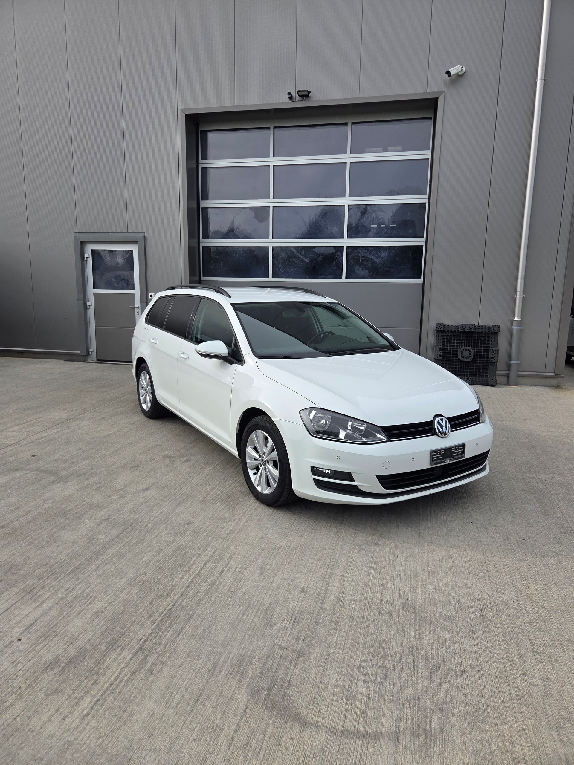 VW Golf Variant 1.6 TDI Comfortline DSG-image-0