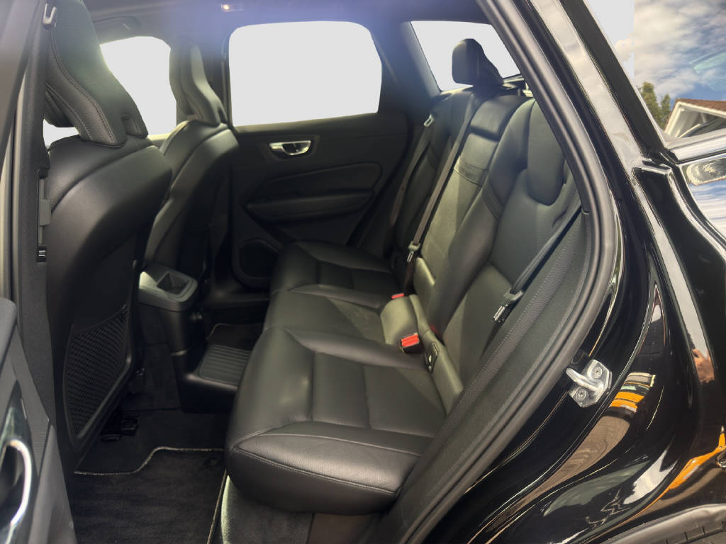 VOLVO XC60 2.0 T8 TE R-Design eAWD-image-11
