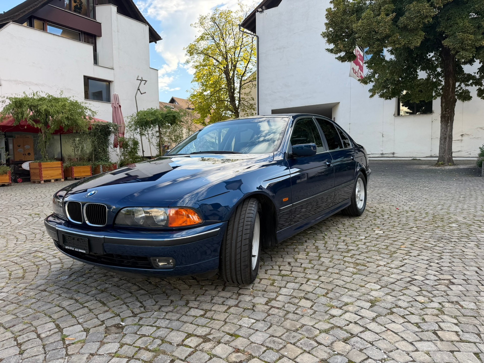 BMW 528i-image-0
