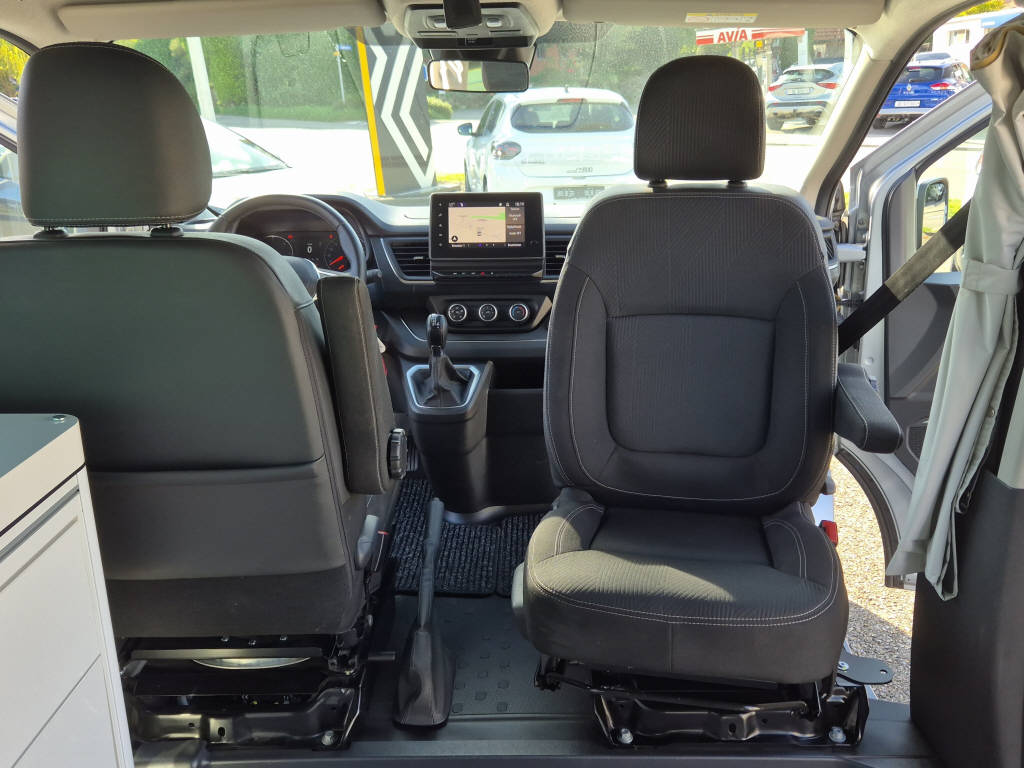 RENAULT Adria Active 2.0 dCi 170 EDC-image-14