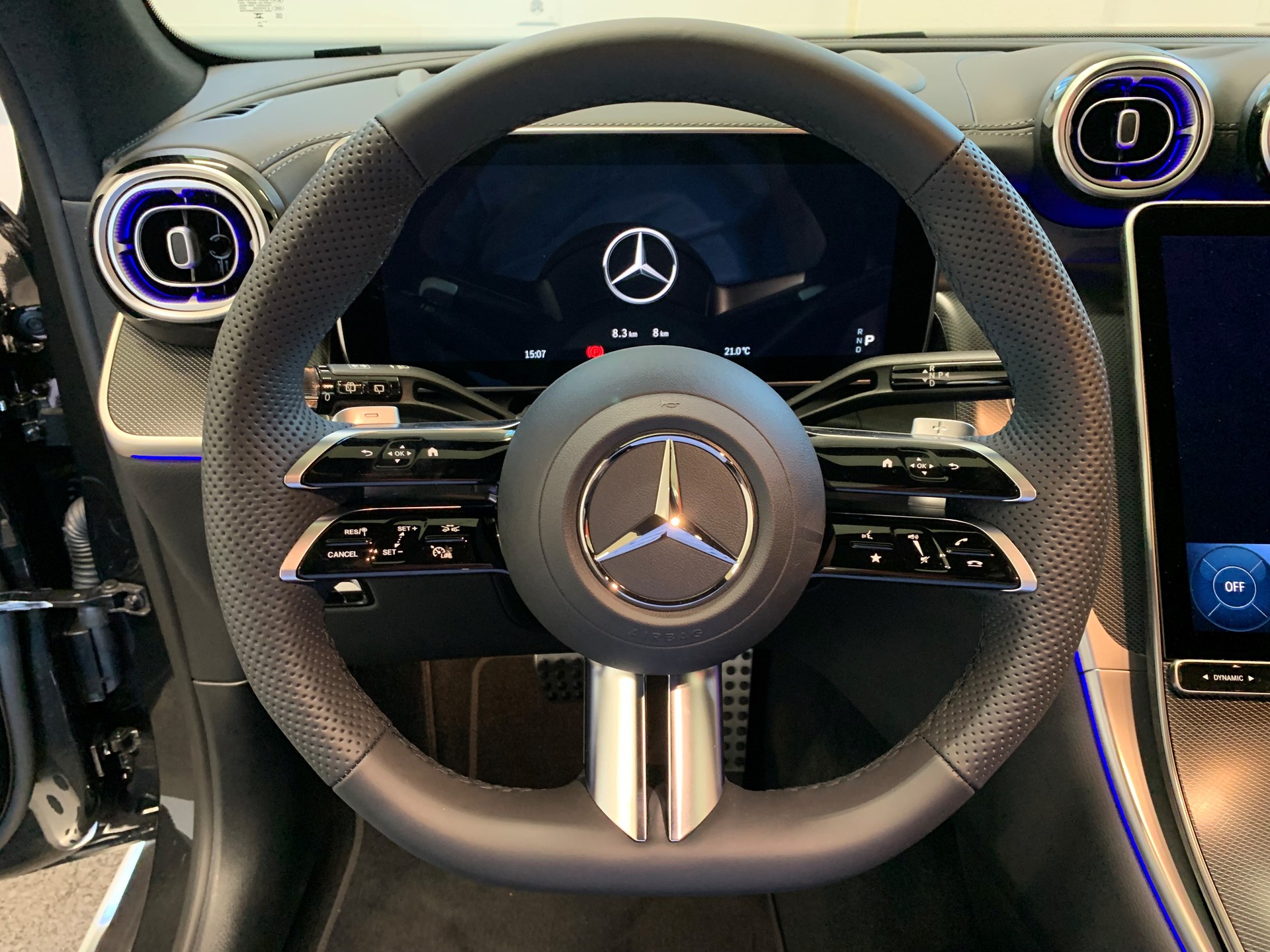 MERCEDES-BENZ GLC 200 4Matic 9G-Tronic-image-12