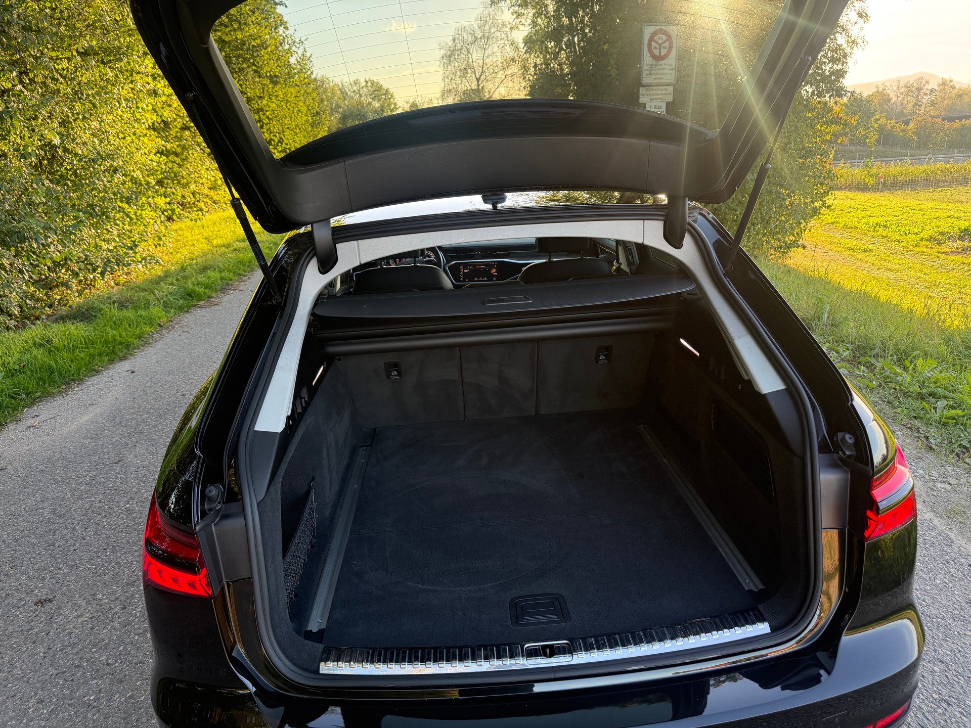 AUDI A6 Avant 55 TFSI Design quattro S-tronic-image-4