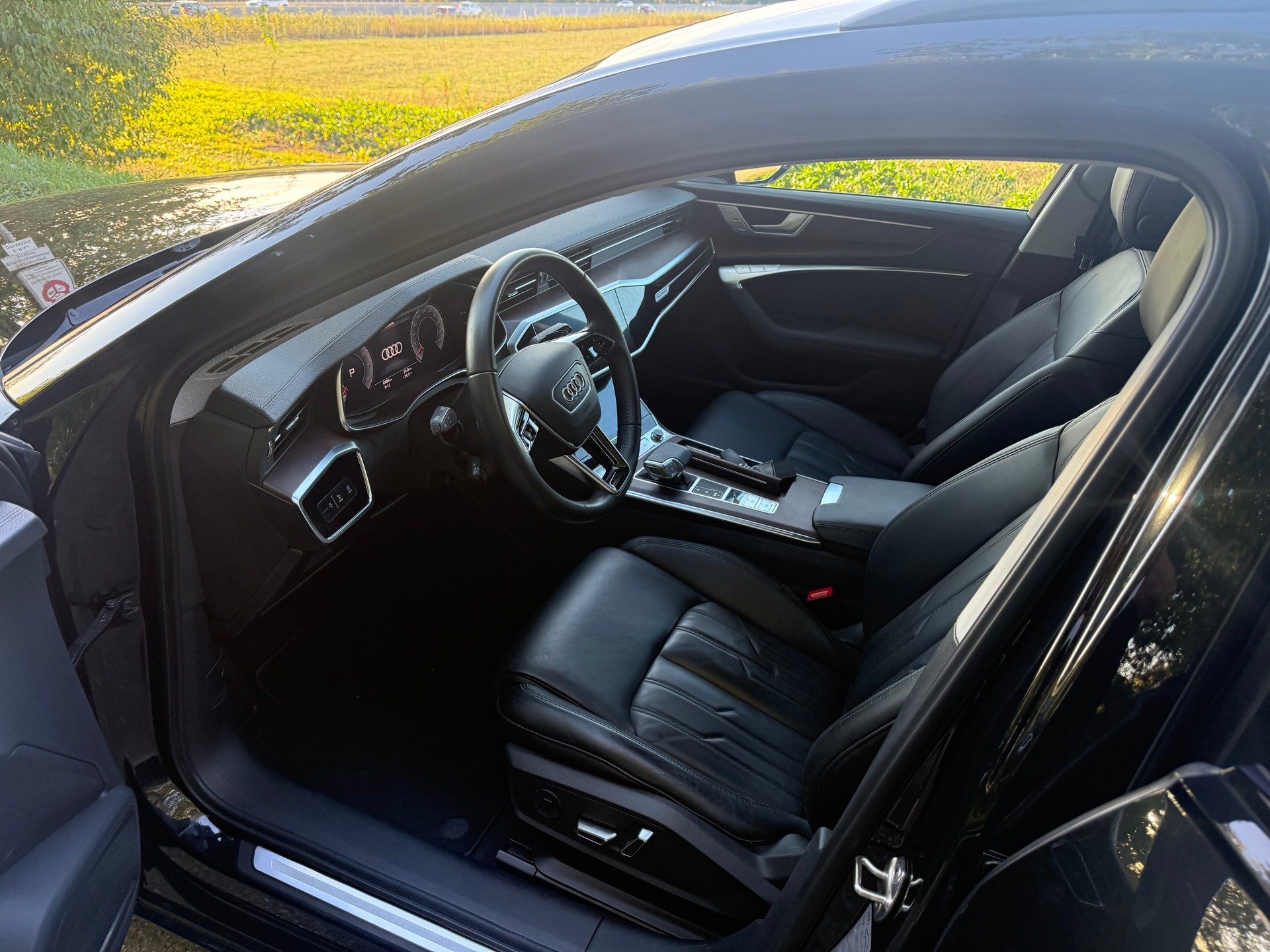 AUDI A6 Avant 55 TFSI Design quattro S-tronic-image-3