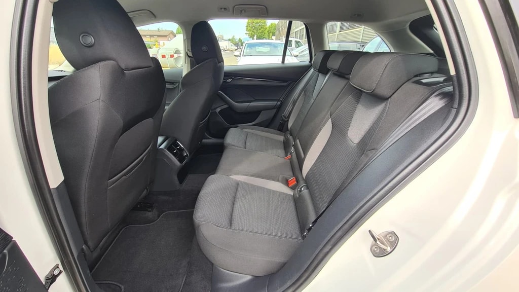 SKODA Octavia Combi 2.0 TDI DSG Ambition 4x4 ** Anh-Kupplung ** Gr.Navi ** Parkhilfe v+h ** Virtuelles Cockpit ** Frisch ab MFK **-image-17