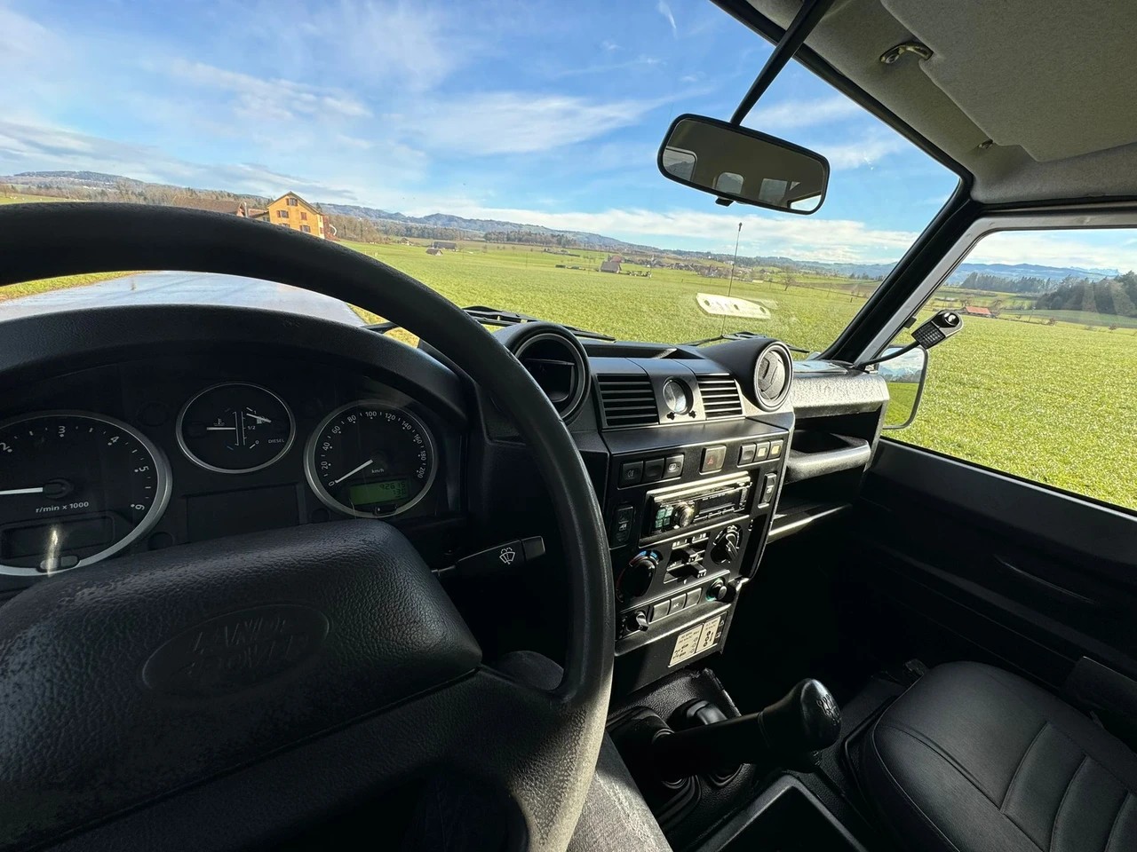 LAND ROVER Defender 110 2.2 TD4 Station Wagon-image-11