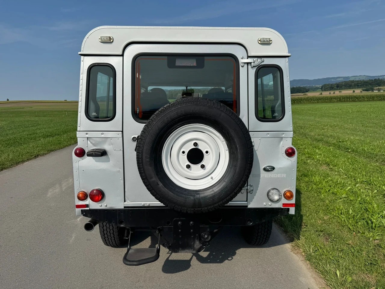 LAND ROVER Defender 110 2.2 TD4 Station Wagon-image-4
