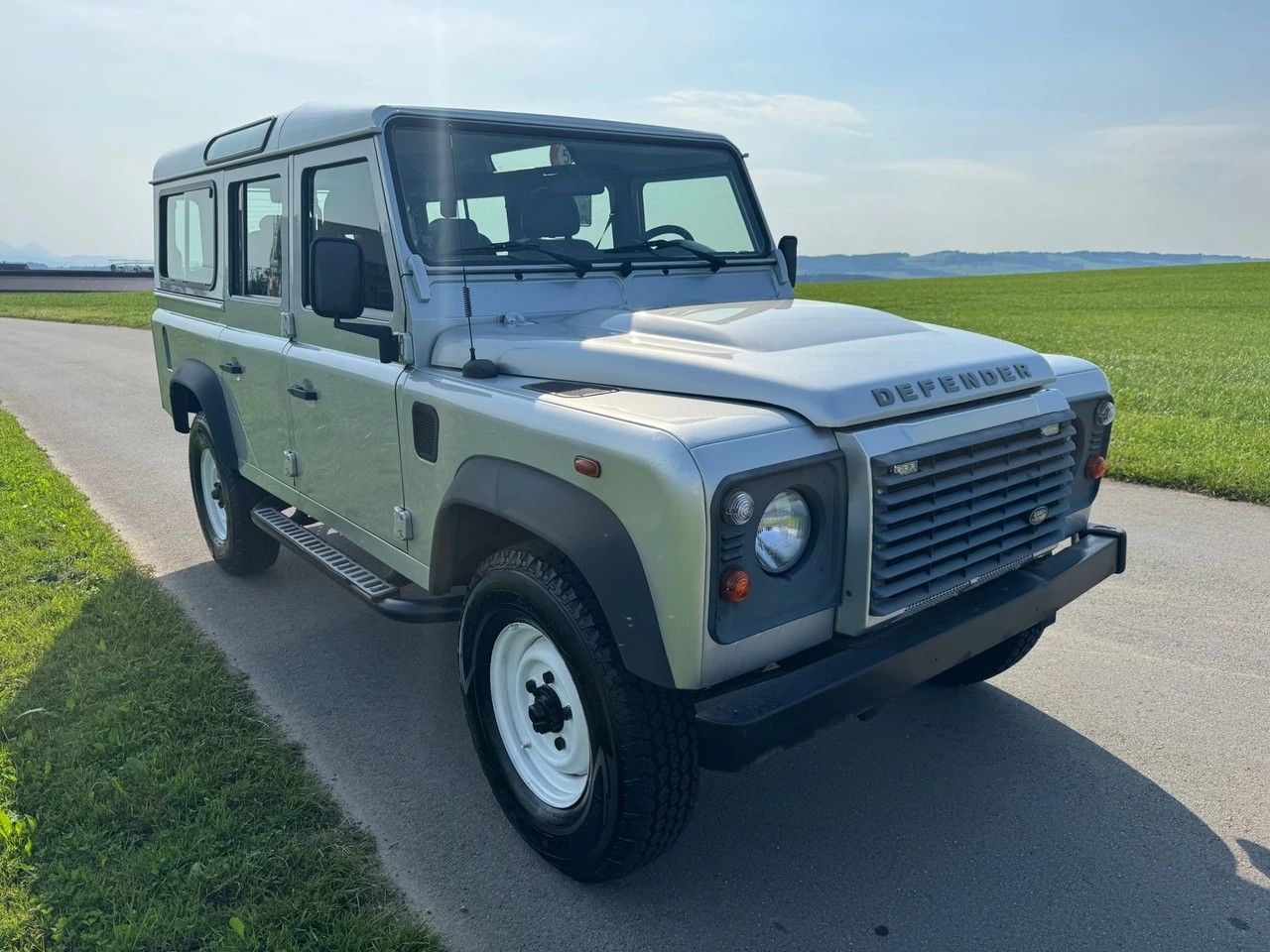 LAND ROVER Defender 110 2.2 TD4 Station Wagon-image-1