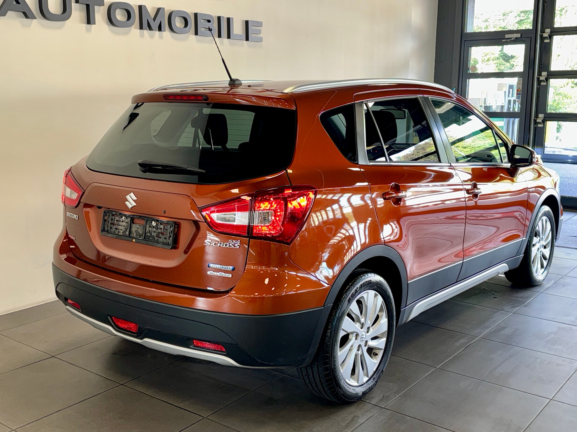 SUZUKI SX4 S-Cross 1.4 16V Generation Hybrid 4WD-image-2