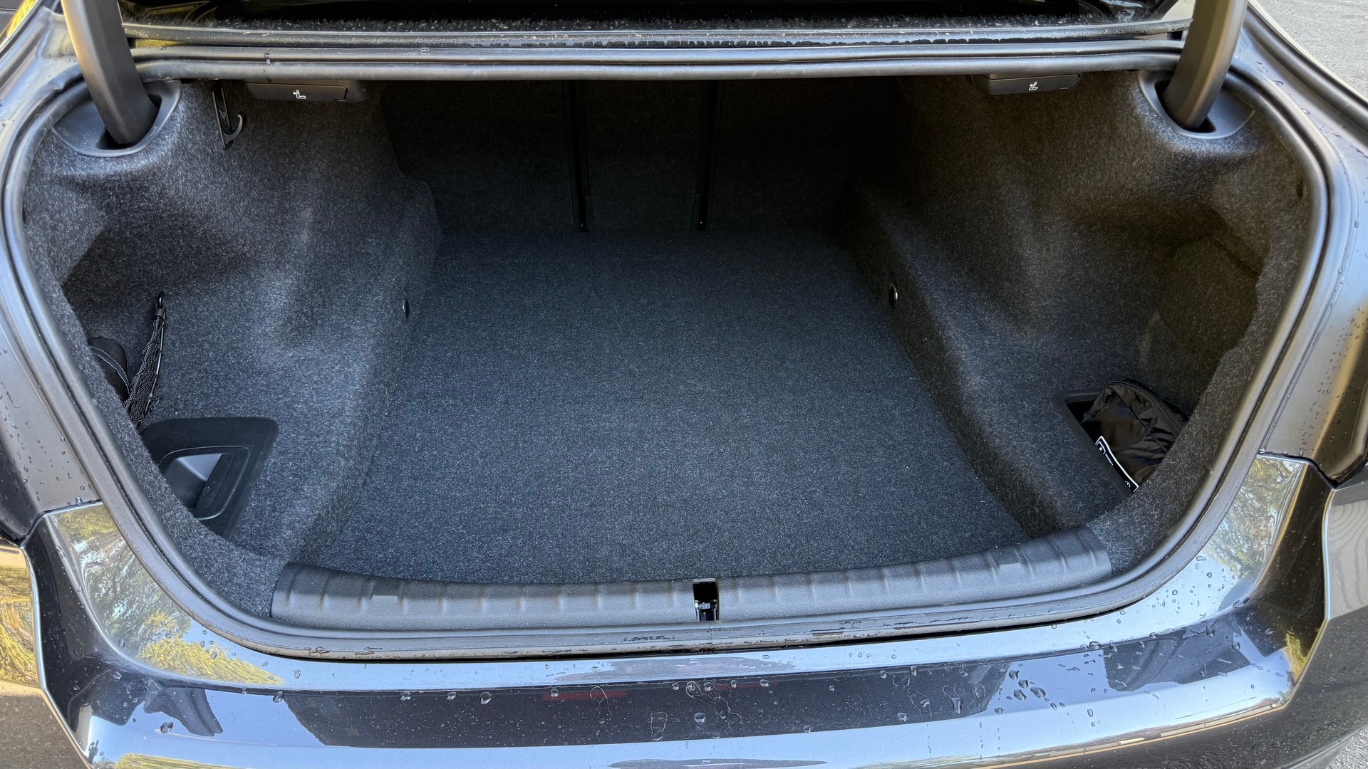 BMW M550i xDrive SAG-image-18