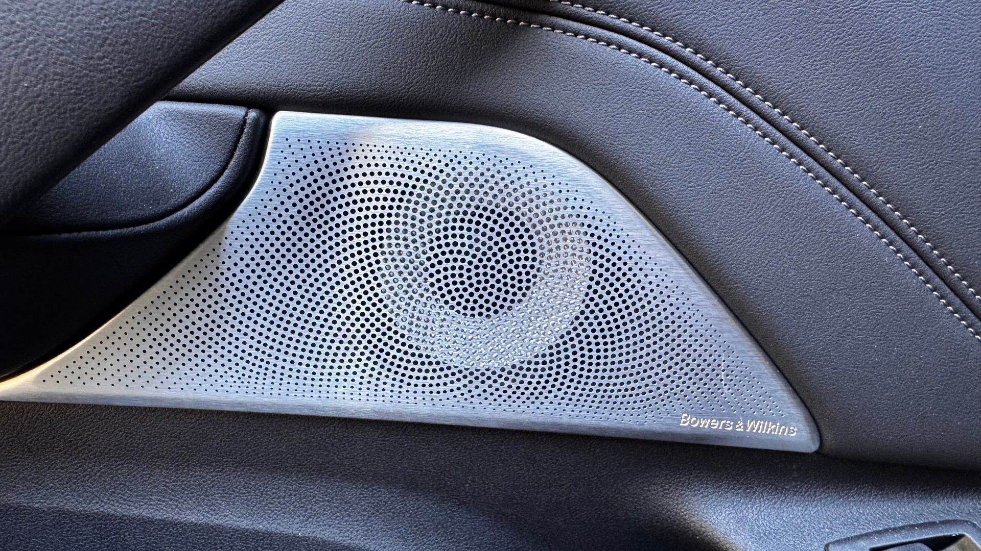 BMW M550i xDrive SAG-image-10
