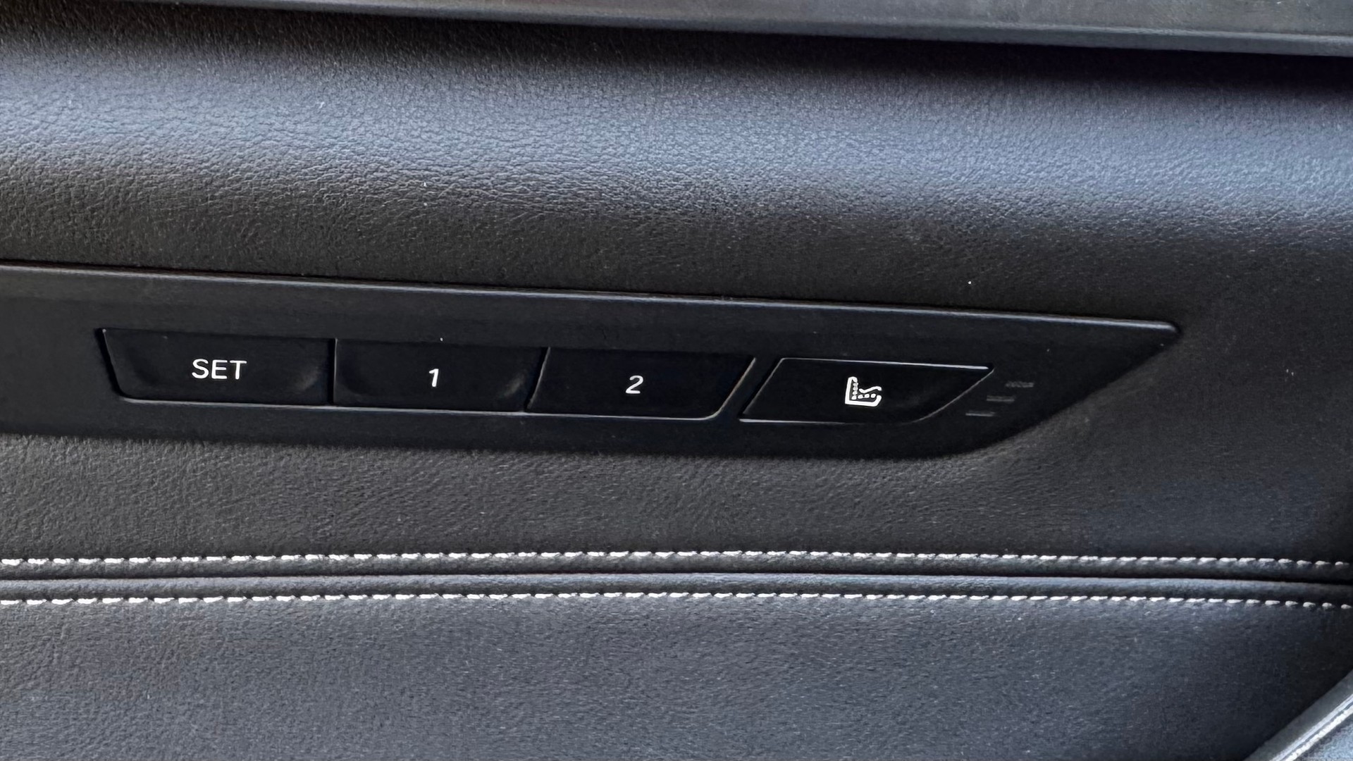 BMW M550i xDrive SAG-image-17