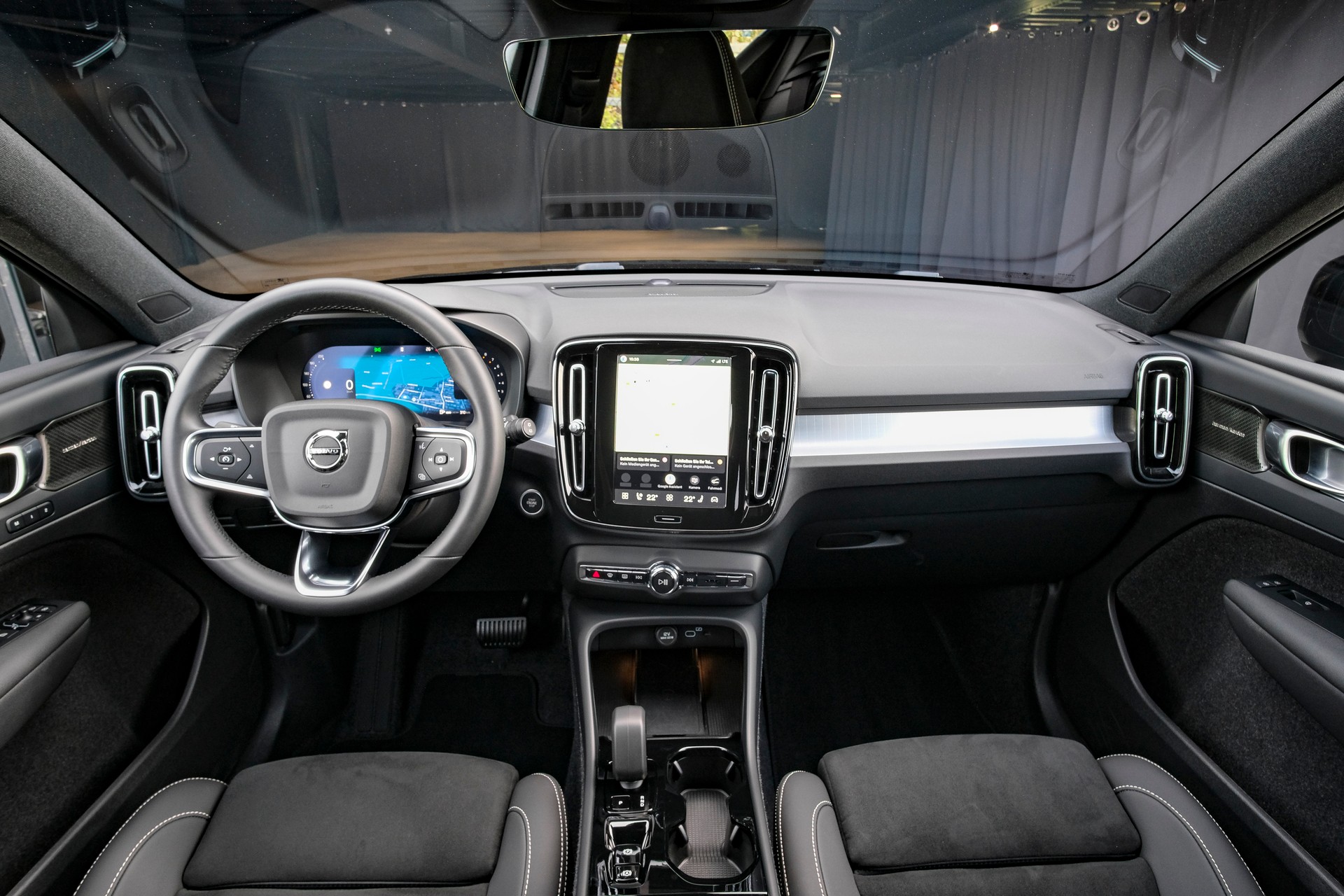 VOLVO XC40 B3 Benzin Mild Hybrid Plus Black Edition DCT-image-14
