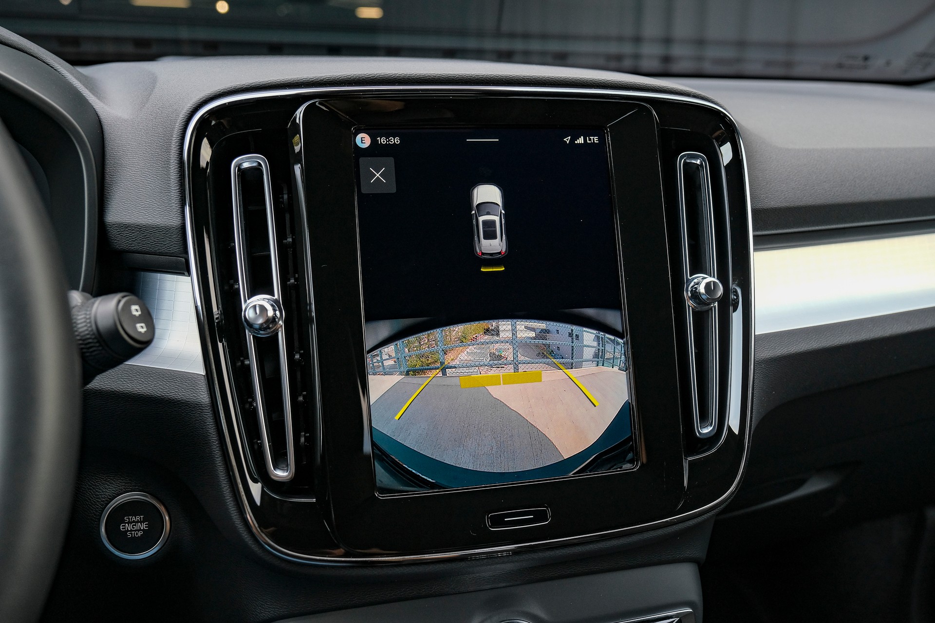 VOLVO XC40 B3 Benzin Mild Hybrid Plus Black Edition DCT-image-18
