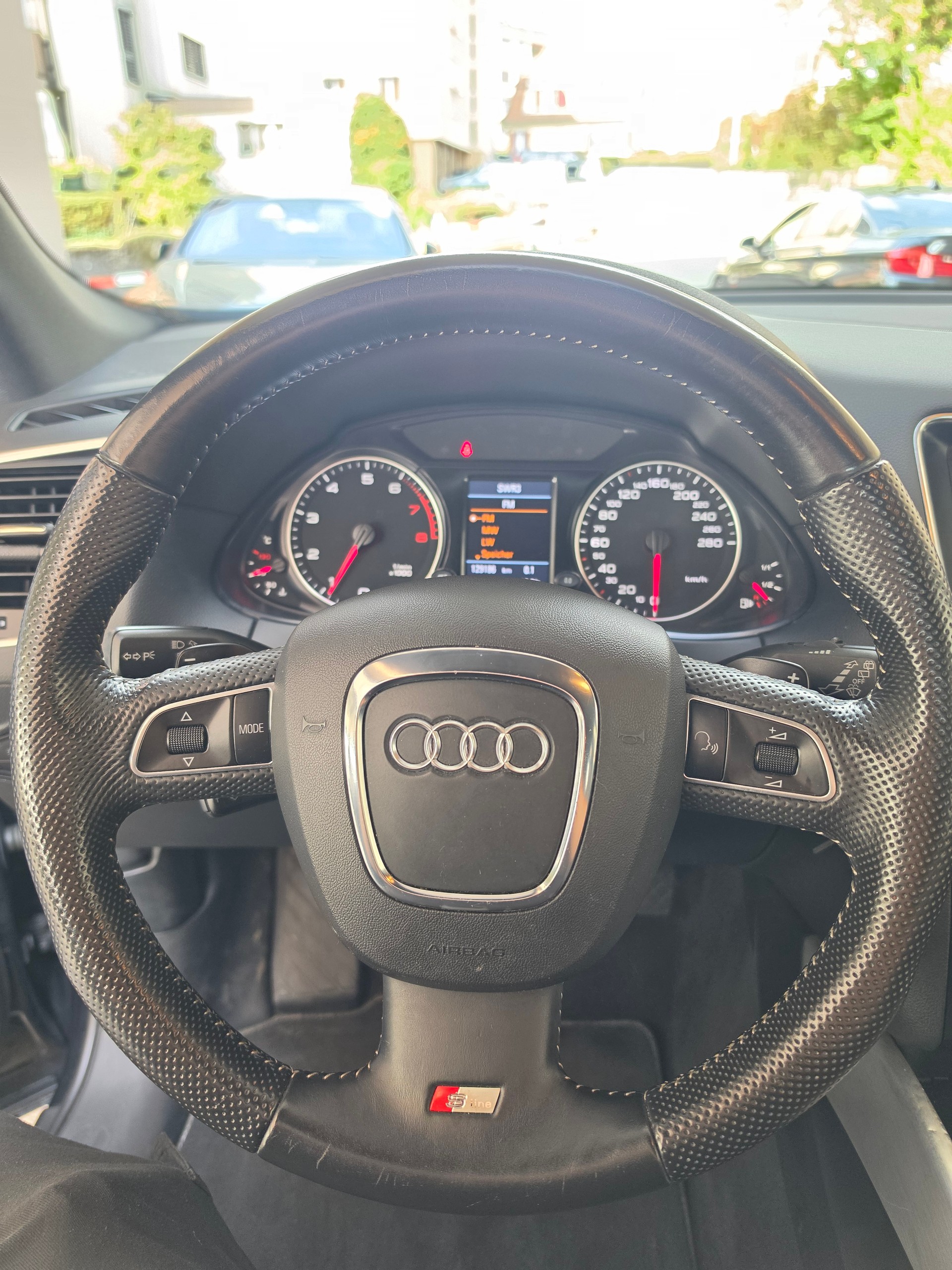 AUDI Q5 2.0 TFSI quattro S-tronic-image-8
