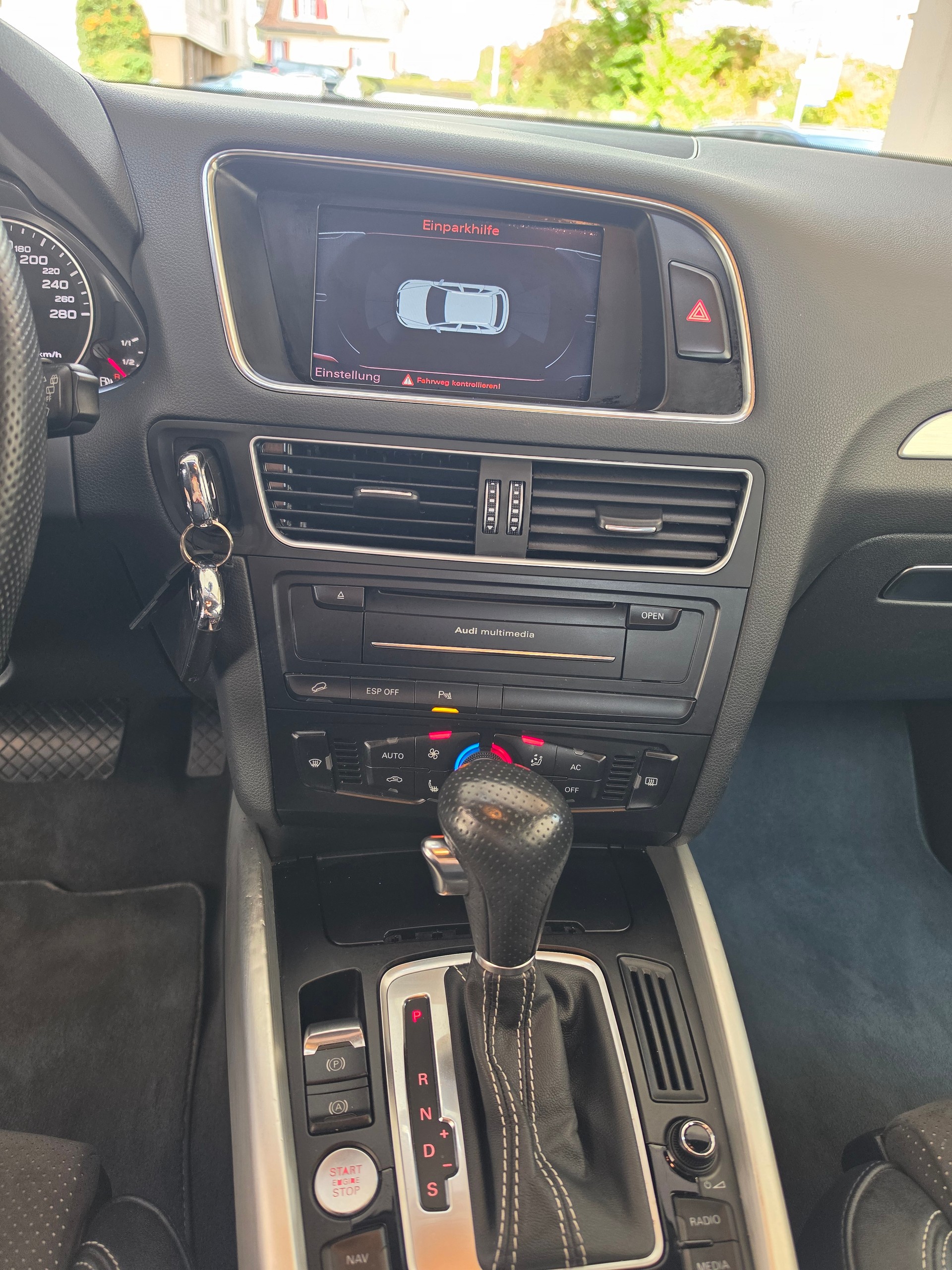 AUDI Q5 2.0 TFSI quattro S-tronic-image-9
