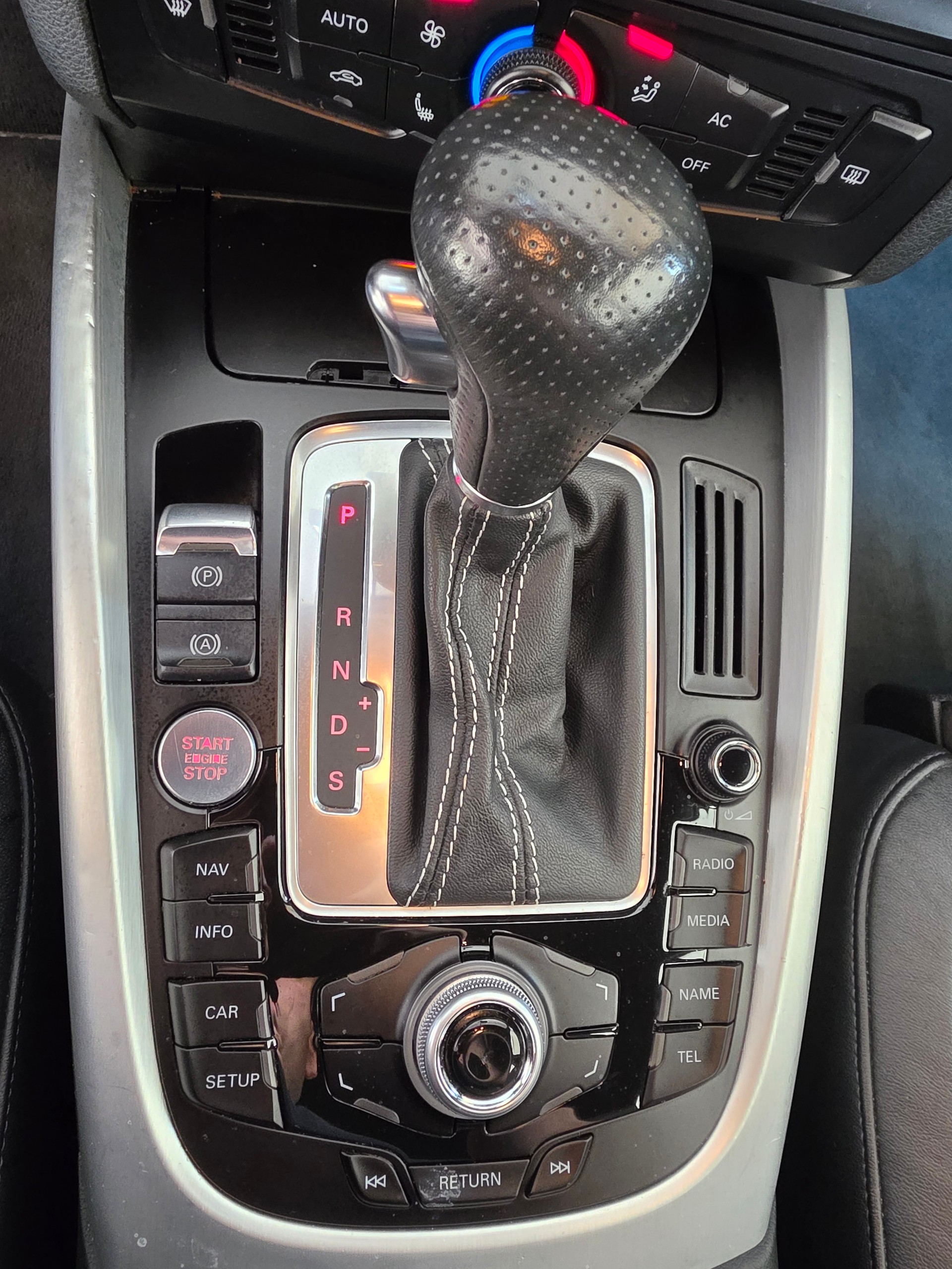 AUDI Q5 2.0 TFSI quattro S-tronic-image-10