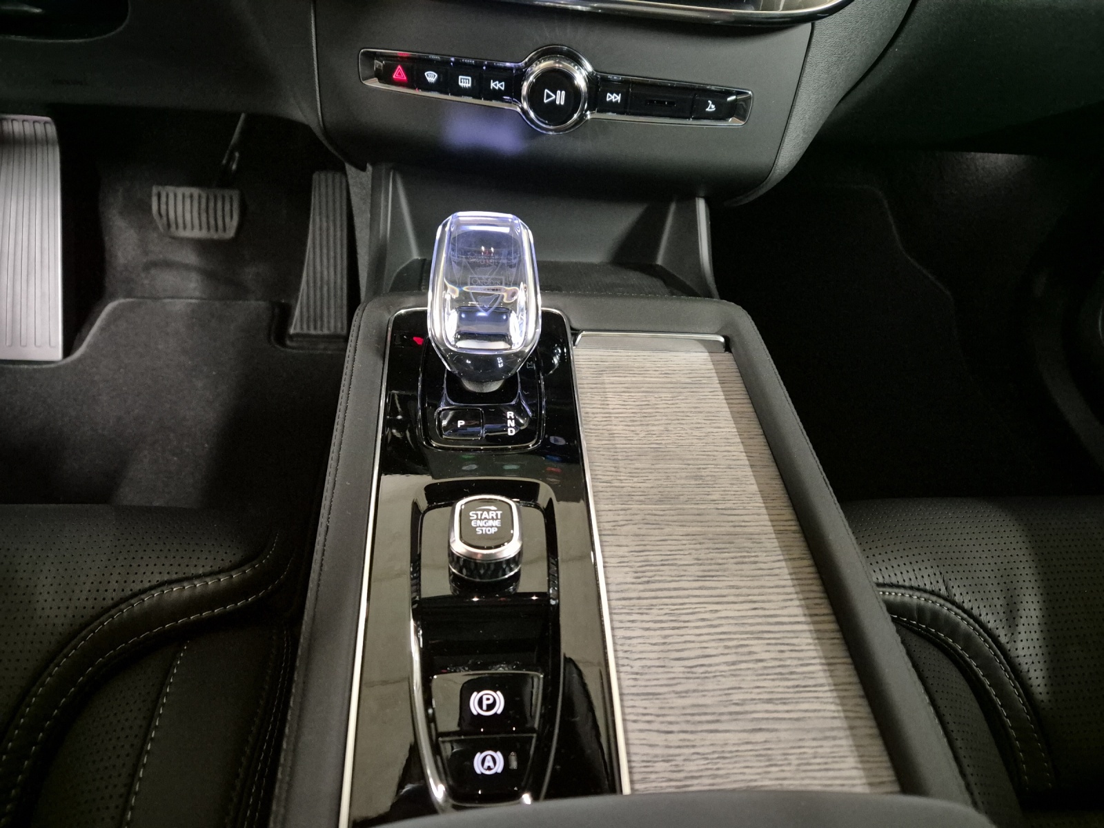 VOLVO XC90 2.0 T8 TE Ultra Dark eAWD-image-13