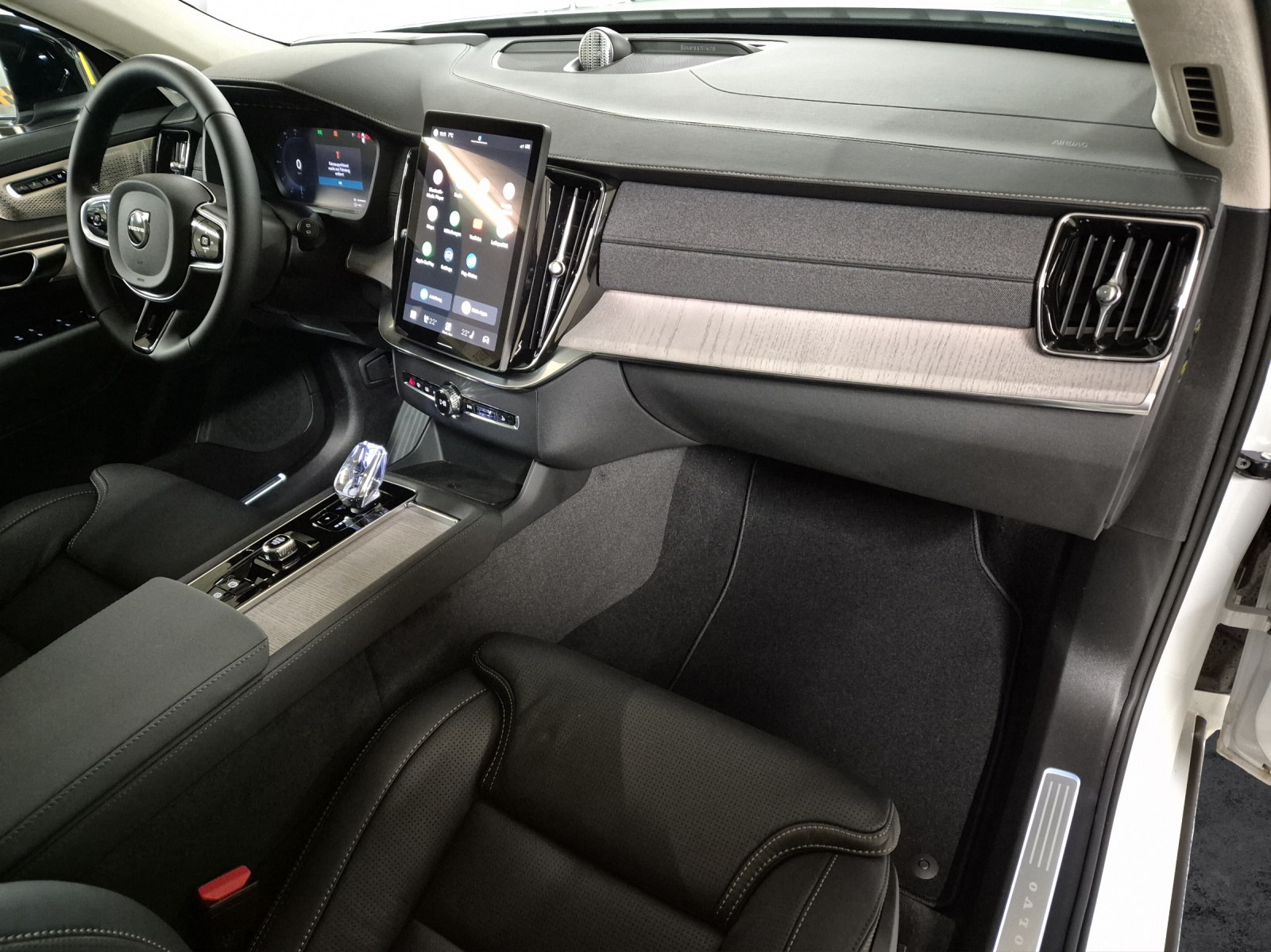 VOLVO XC90 2.0 T8 TE Ultra Dark eAWD-image-6