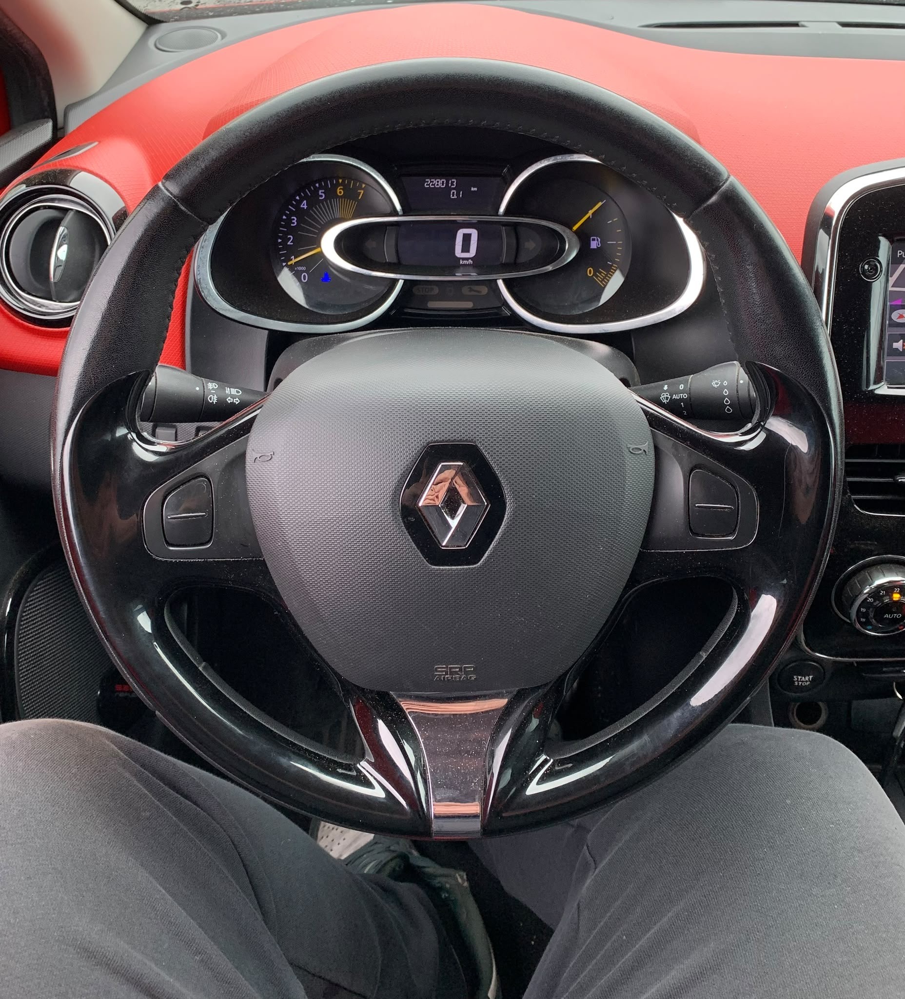 RENAULT Clio 0.9 12V Dynamique (Klimatronik * Multilenkrad * Navigation * BO5)-image-9