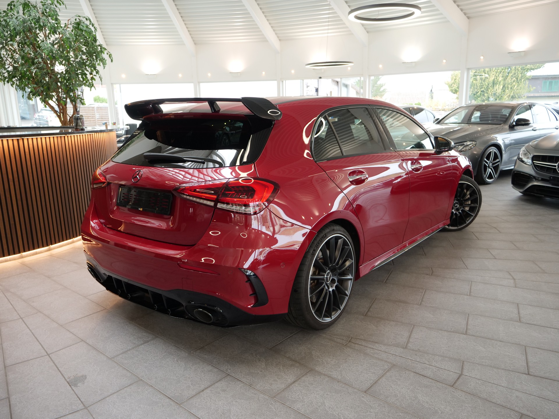 MERCEDES-BENZ A 35 AMG 4Matic Speedshift-showroom-element-2