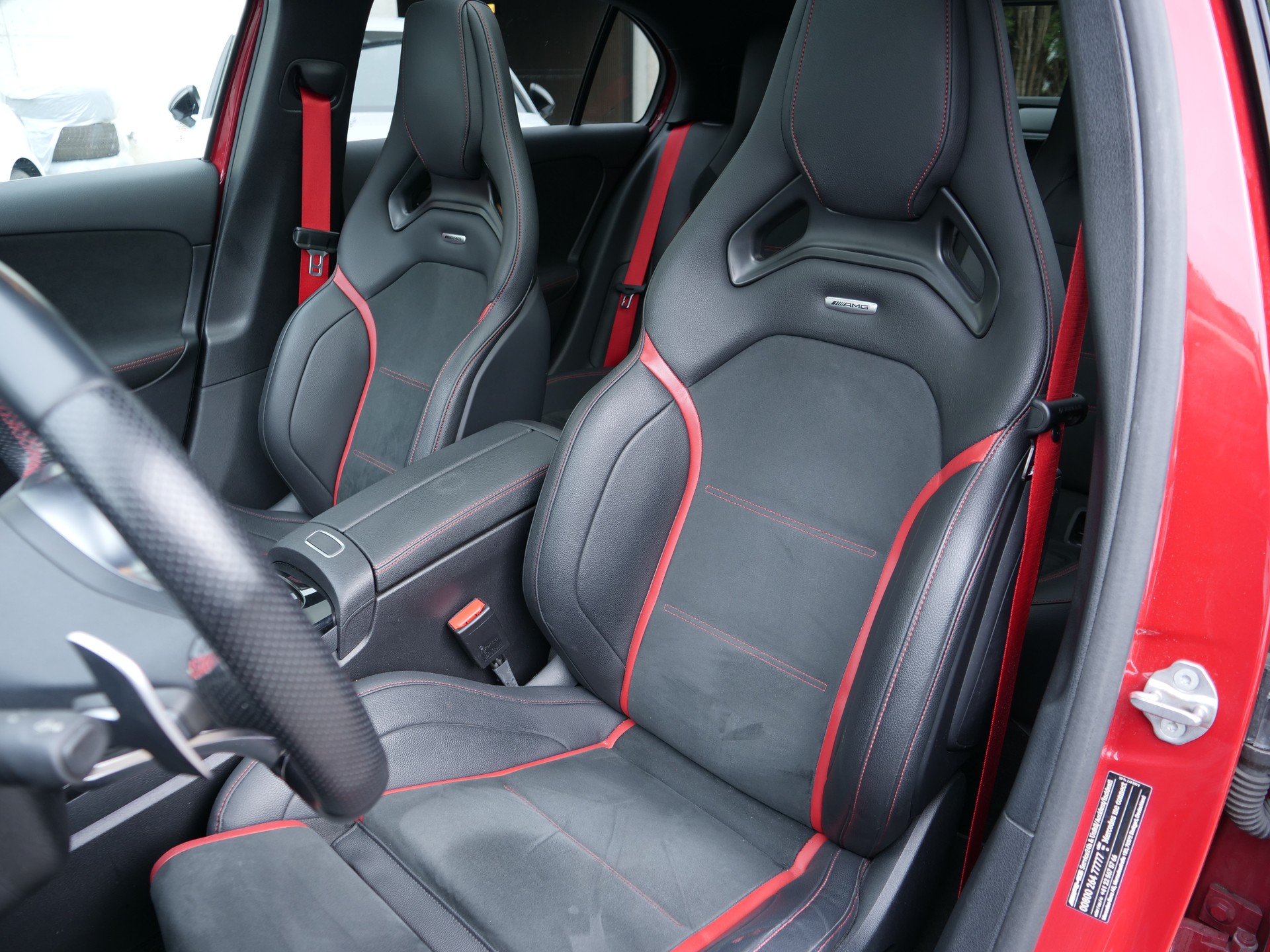 MERCEDES-BENZ A 35 AMG 4Matic Speedshift-image-9