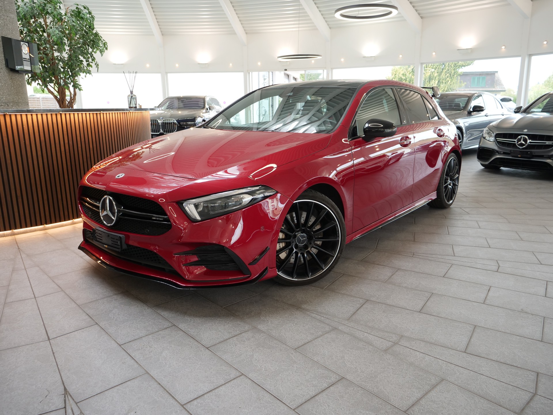 MERCEDES-BENZ A 35 AMG 4Matic Speedshift-showroom-element-1