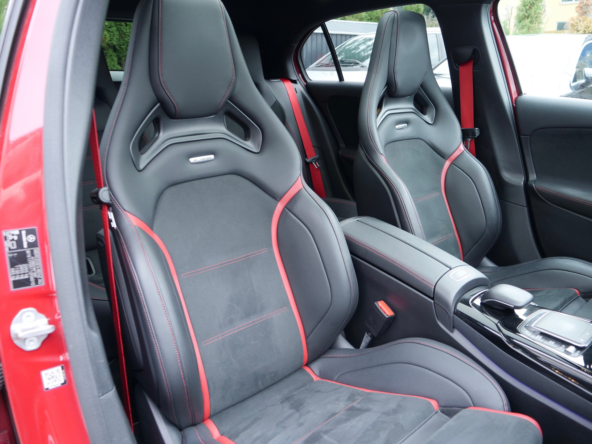 MERCEDES-BENZ A 35 AMG 4Matic Speedshift-image-10